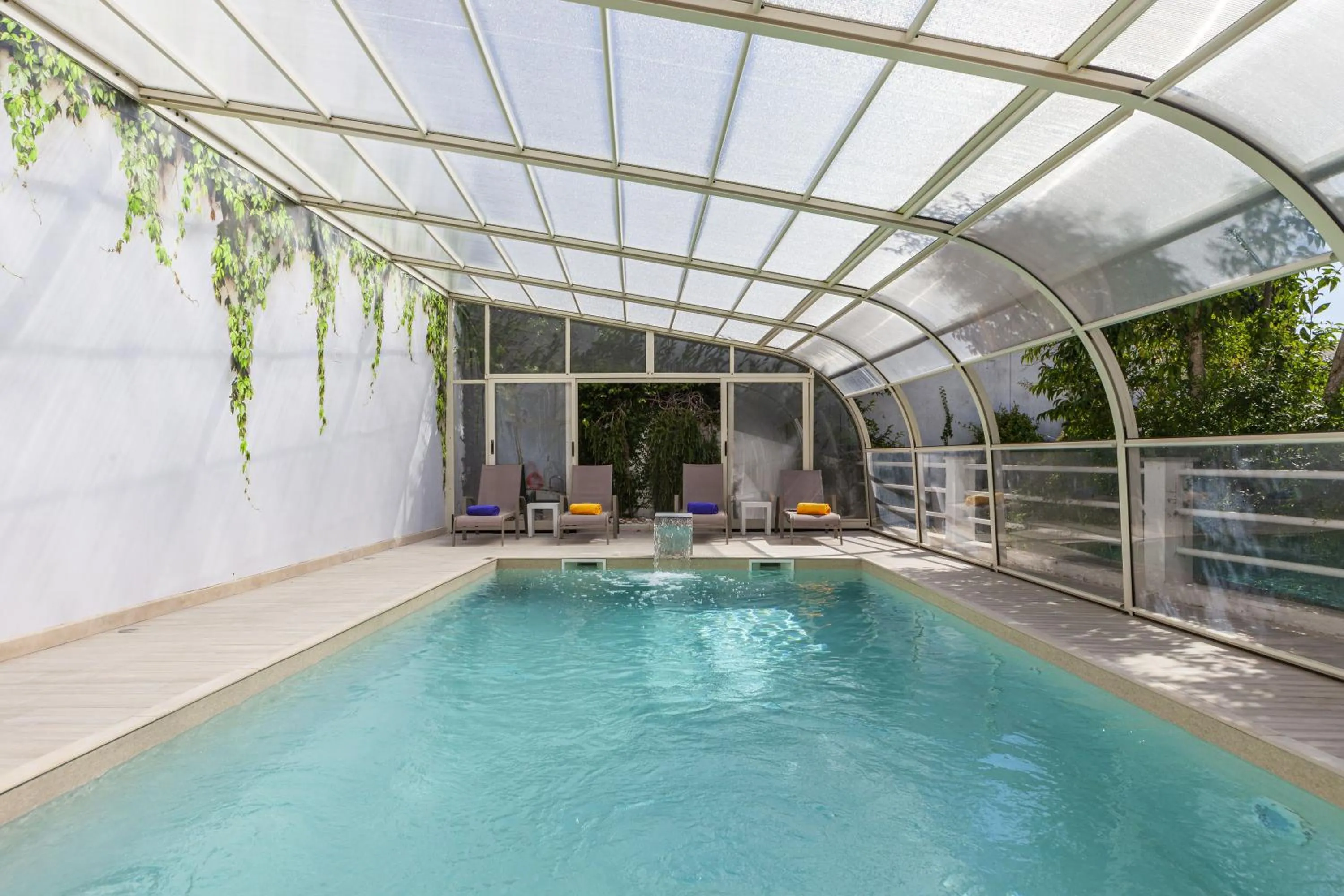 Swimming pool in Boutique Hotel Casa do Outeiro - Arts & Crafts