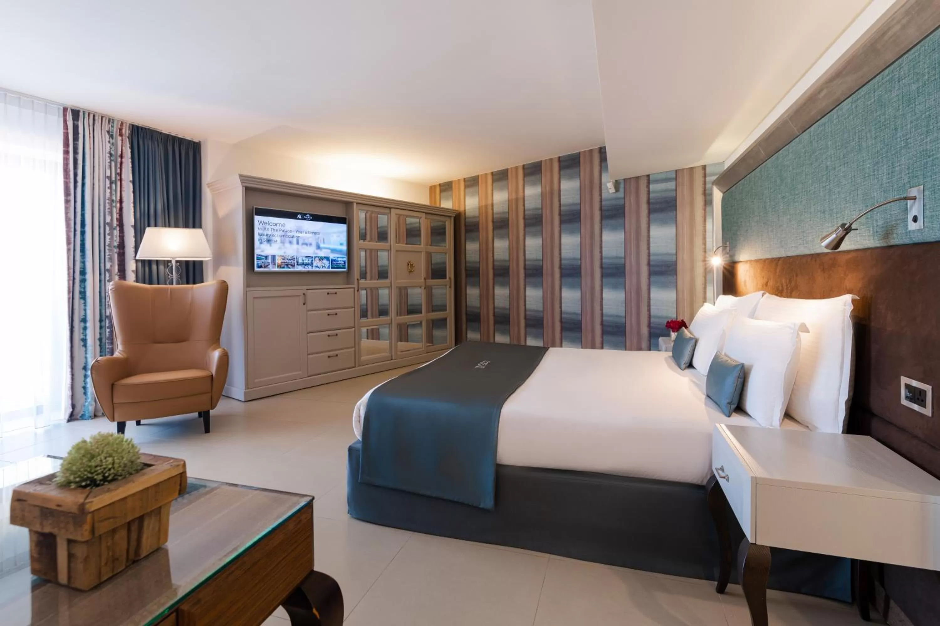 Photo of the whole room, Bed in AX The Palace