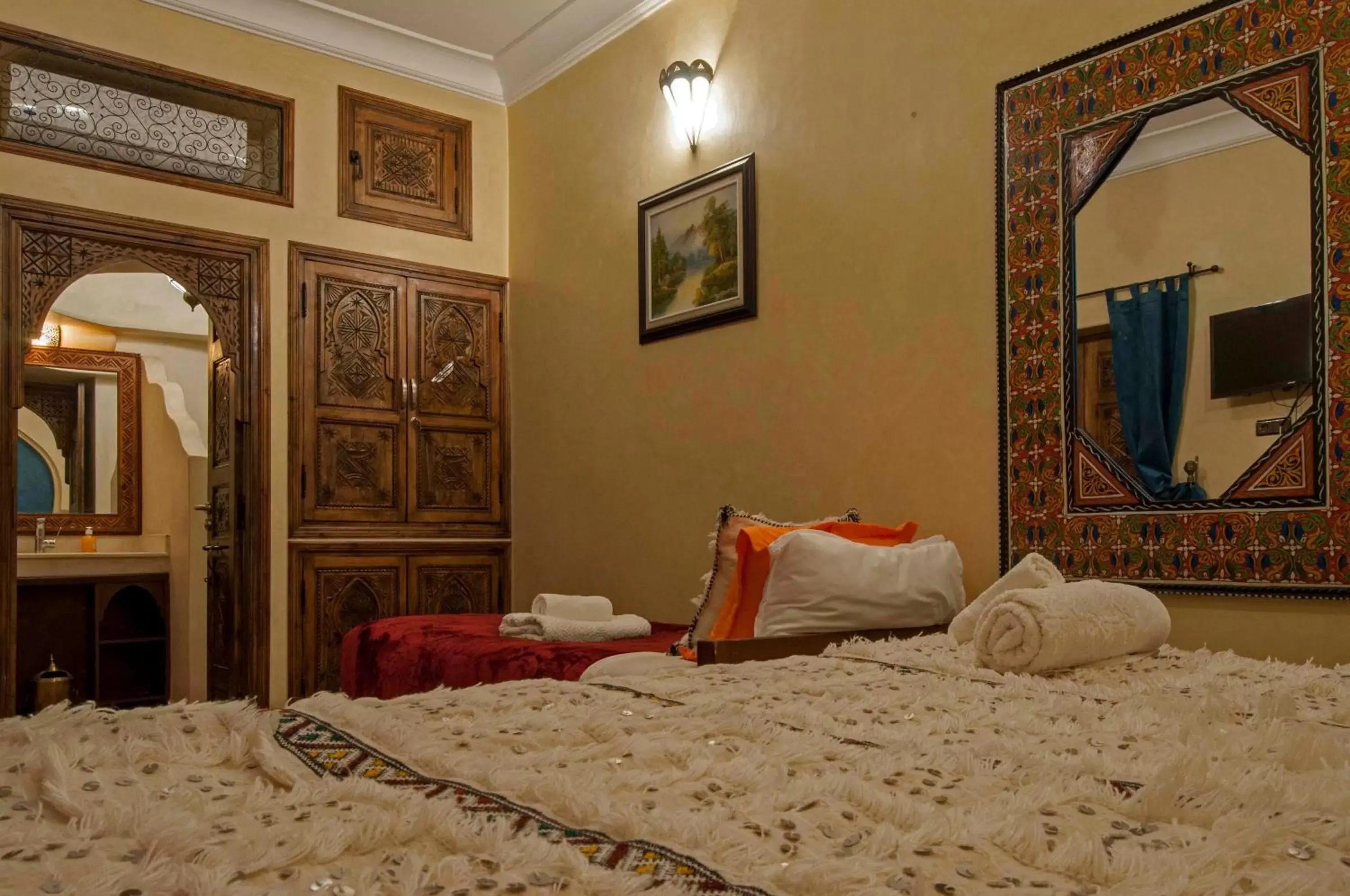 Deluxe Double or Twin Room in Riad Merzouga Deluxe Double or Twin Room in Riad Merzouga