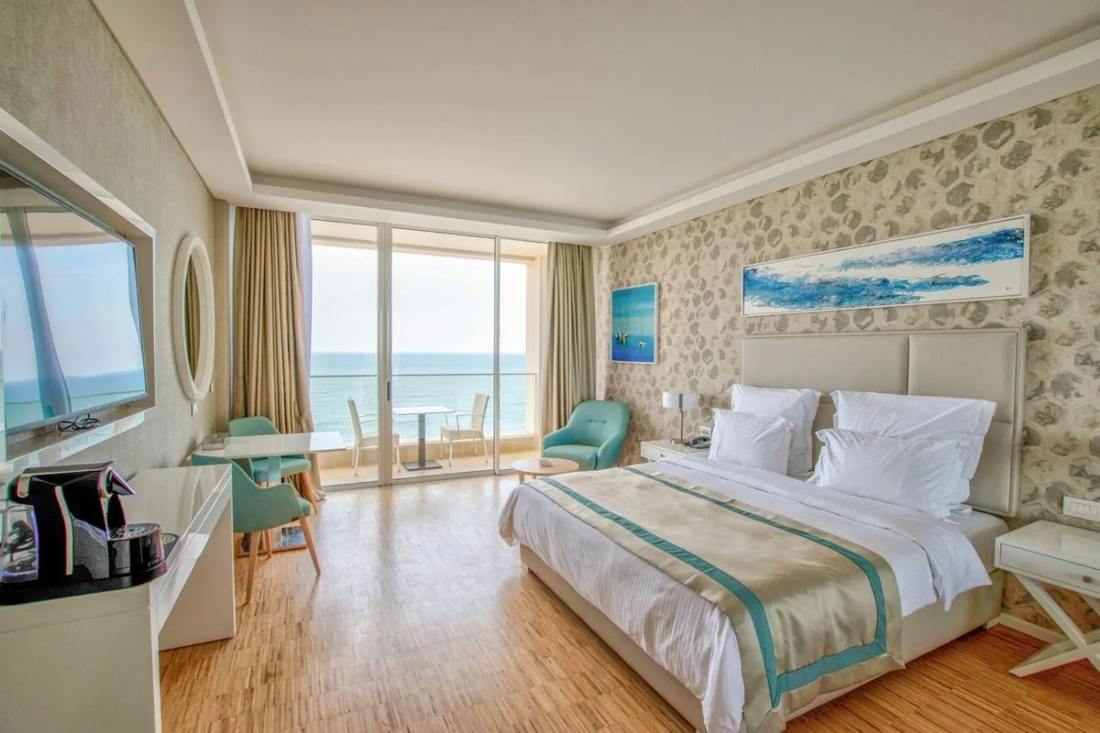 Photo of the whole room, Bed in Lancaster Eden Bay