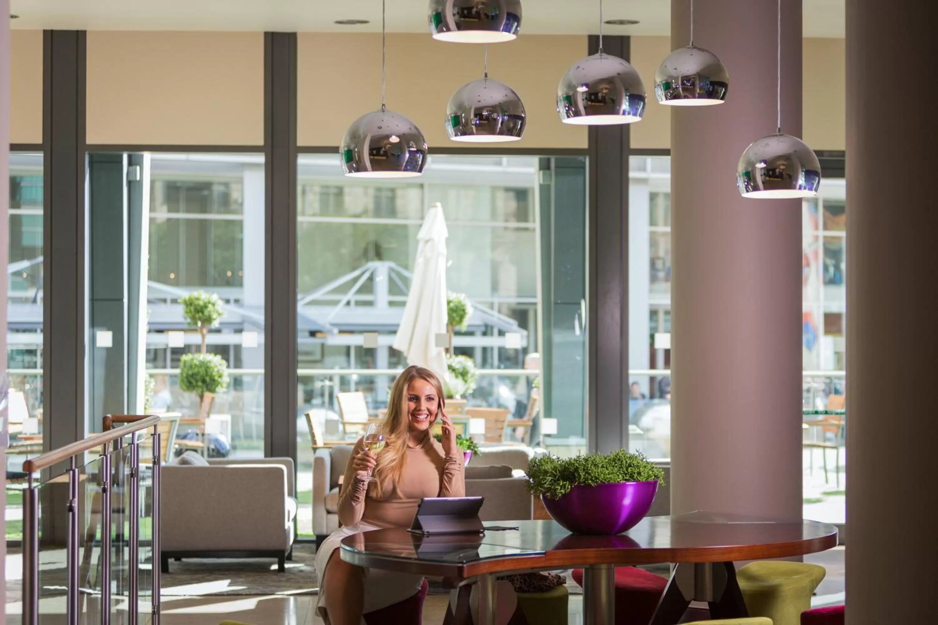 Lobby or reception in Mercure Sheffield St Paul's Hotel & Spa