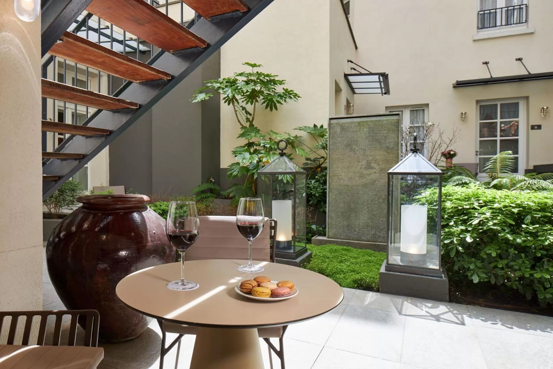 Garden in Hotel La Lanterne & Spa By Timhotel