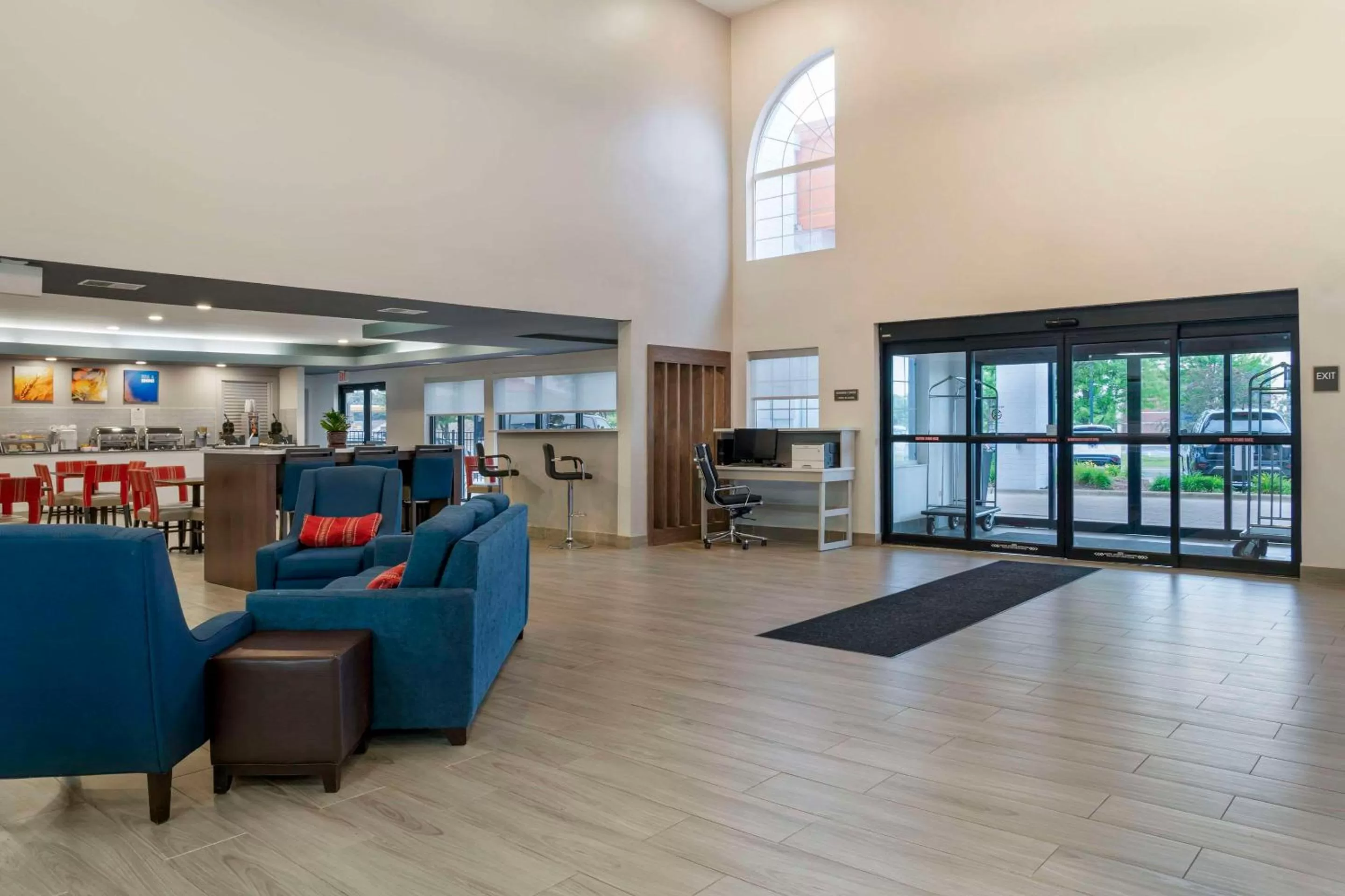 Lobby or reception in Comfort Suites Elgin Northwest