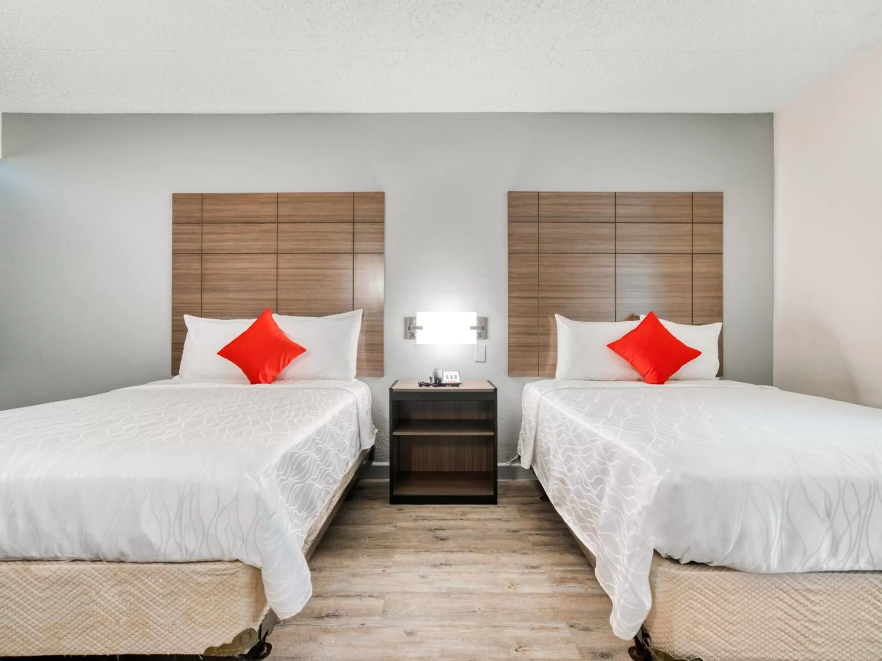 Standard Queen Room with Two Queen Beds in Dallas Love Field Inn Standard Queen Room with Two Queen Beds in Dallas Love Field Inn