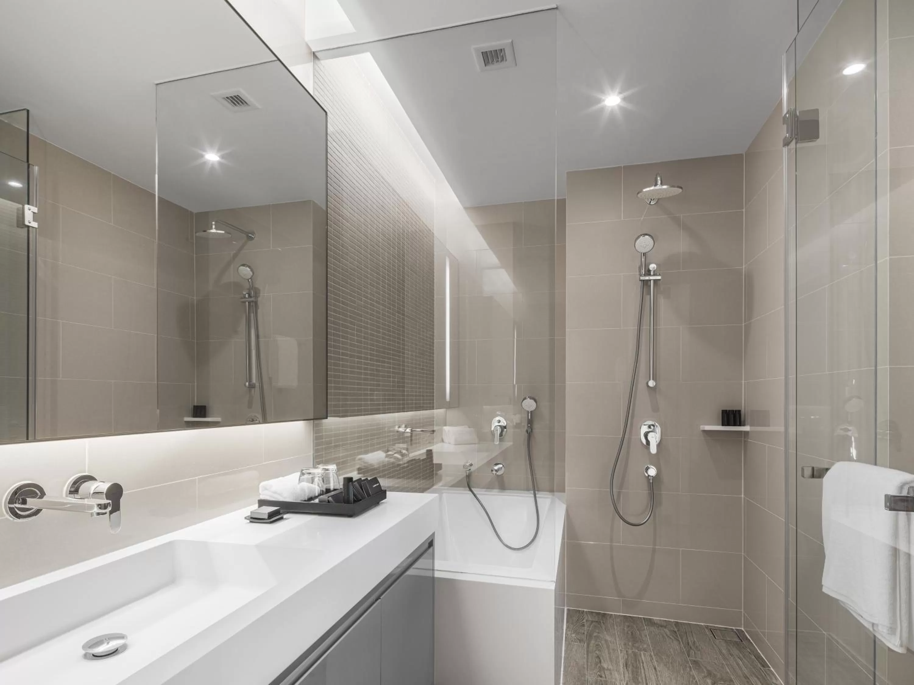 Shower in Oakwood Suites Bangkok