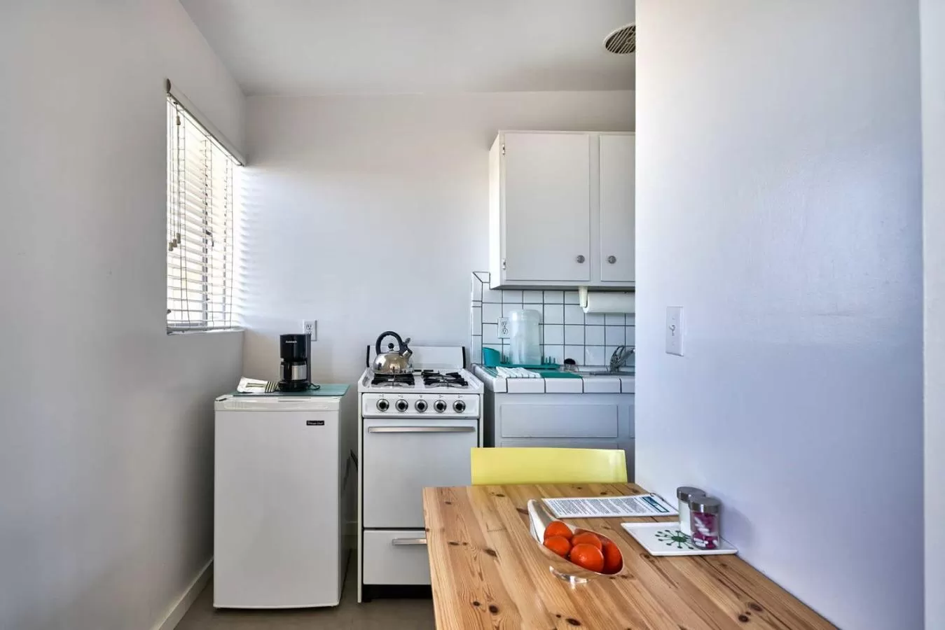 Kitchen or kitchenette, Kitchen/Kitchenette in Sagewater Hotel