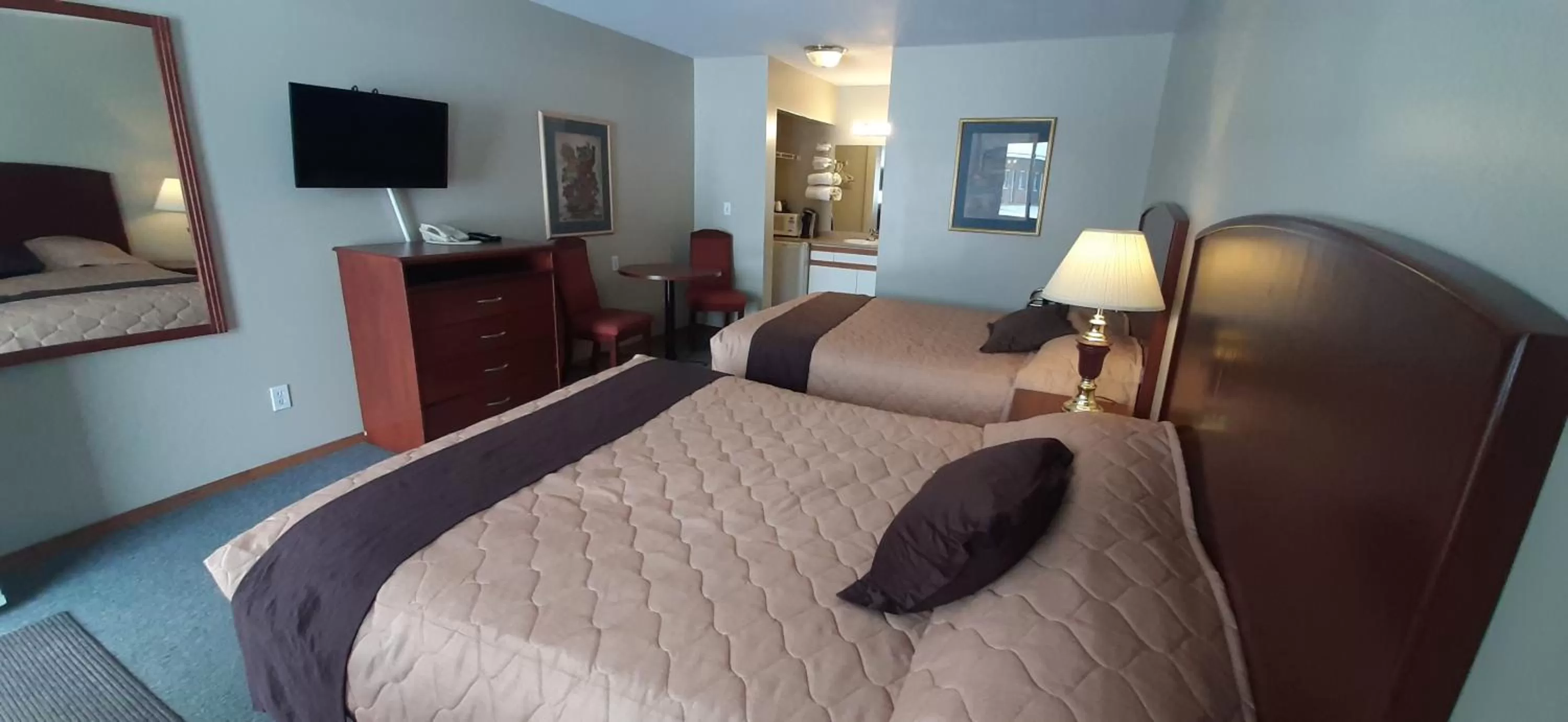 Photo of the whole room, Bed in Mary's Motel