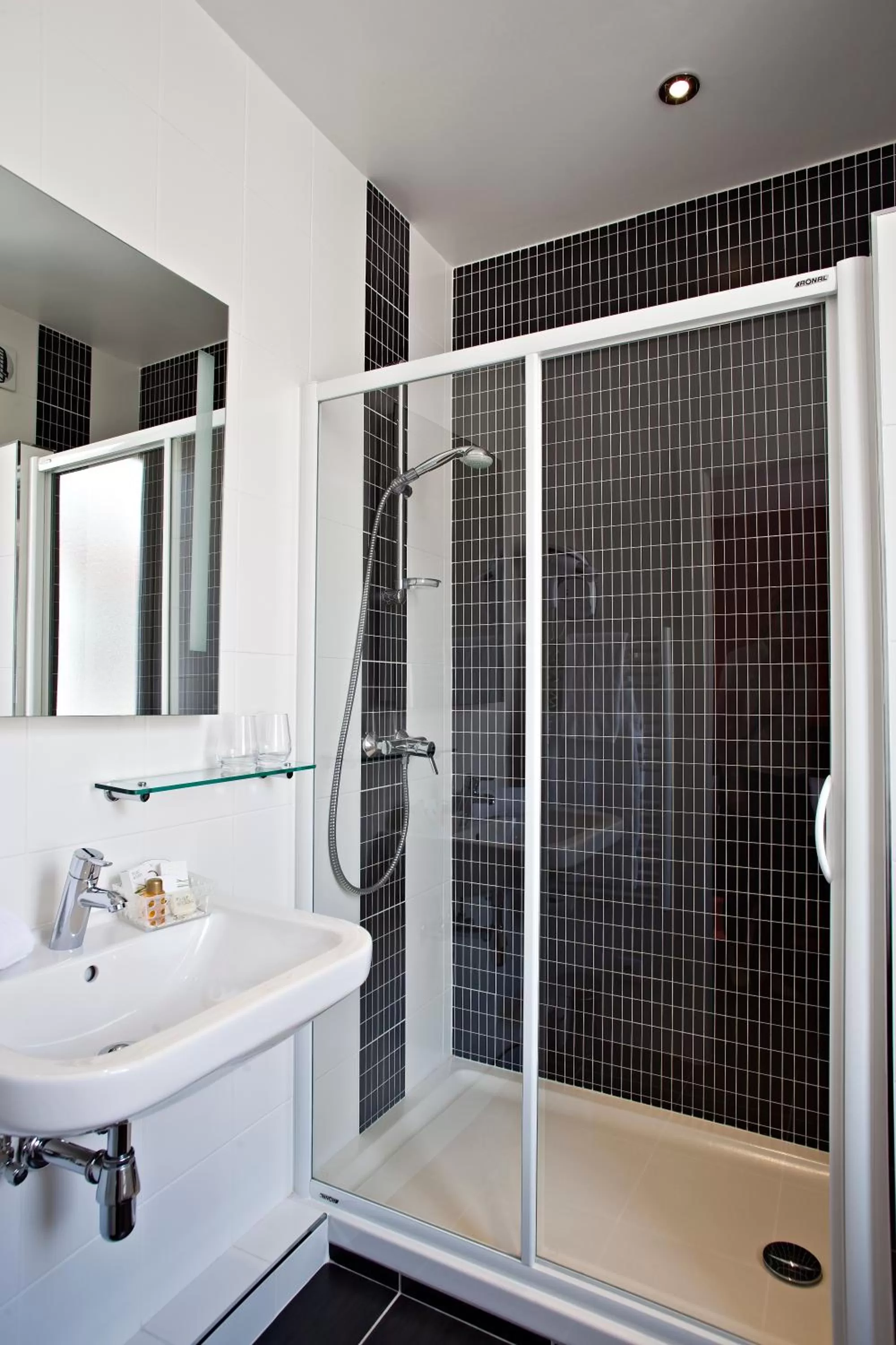 Shower in Best Western Plus Hotel Villa D'est