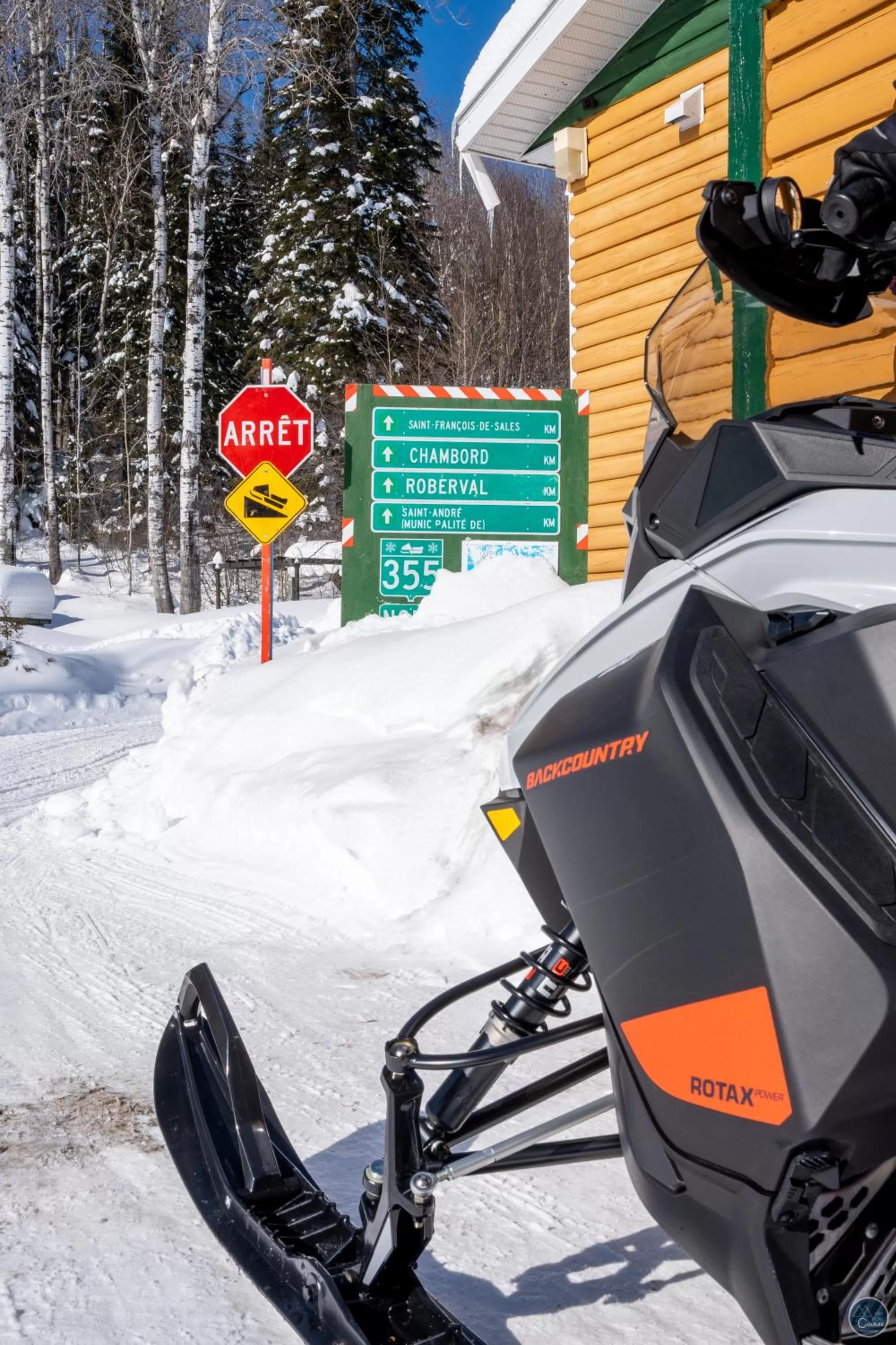 Day, Winter in Auberge Éva