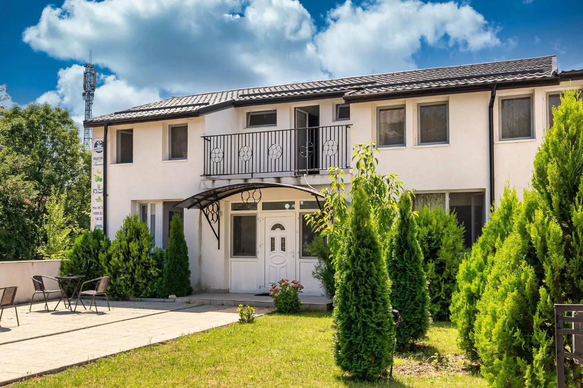 Facade/entrance, Property Building in B&B Duo Caffe Baneasa