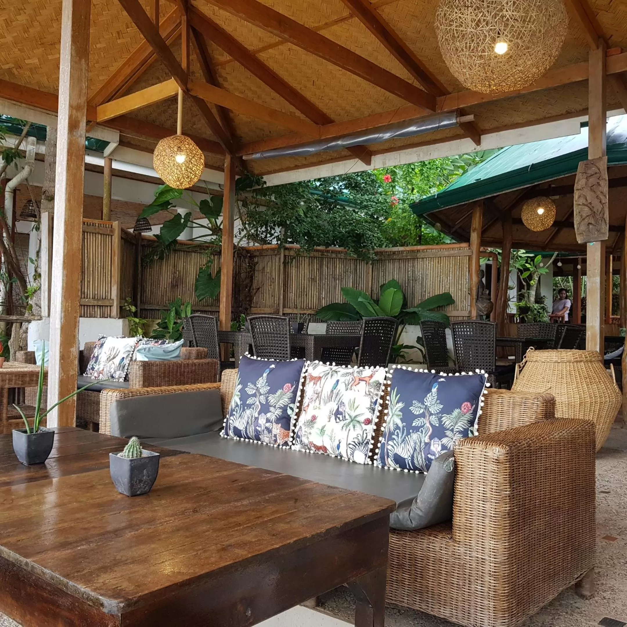 Restaurant/places to eat in Golden Monkey Beach Hotel