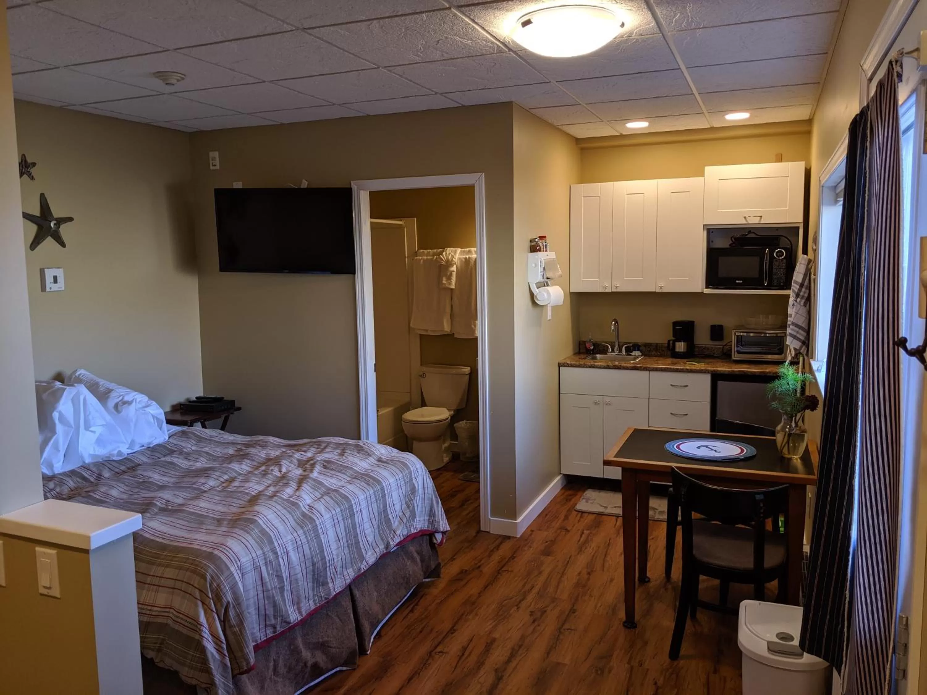 Bed in Nimpkish Hotel