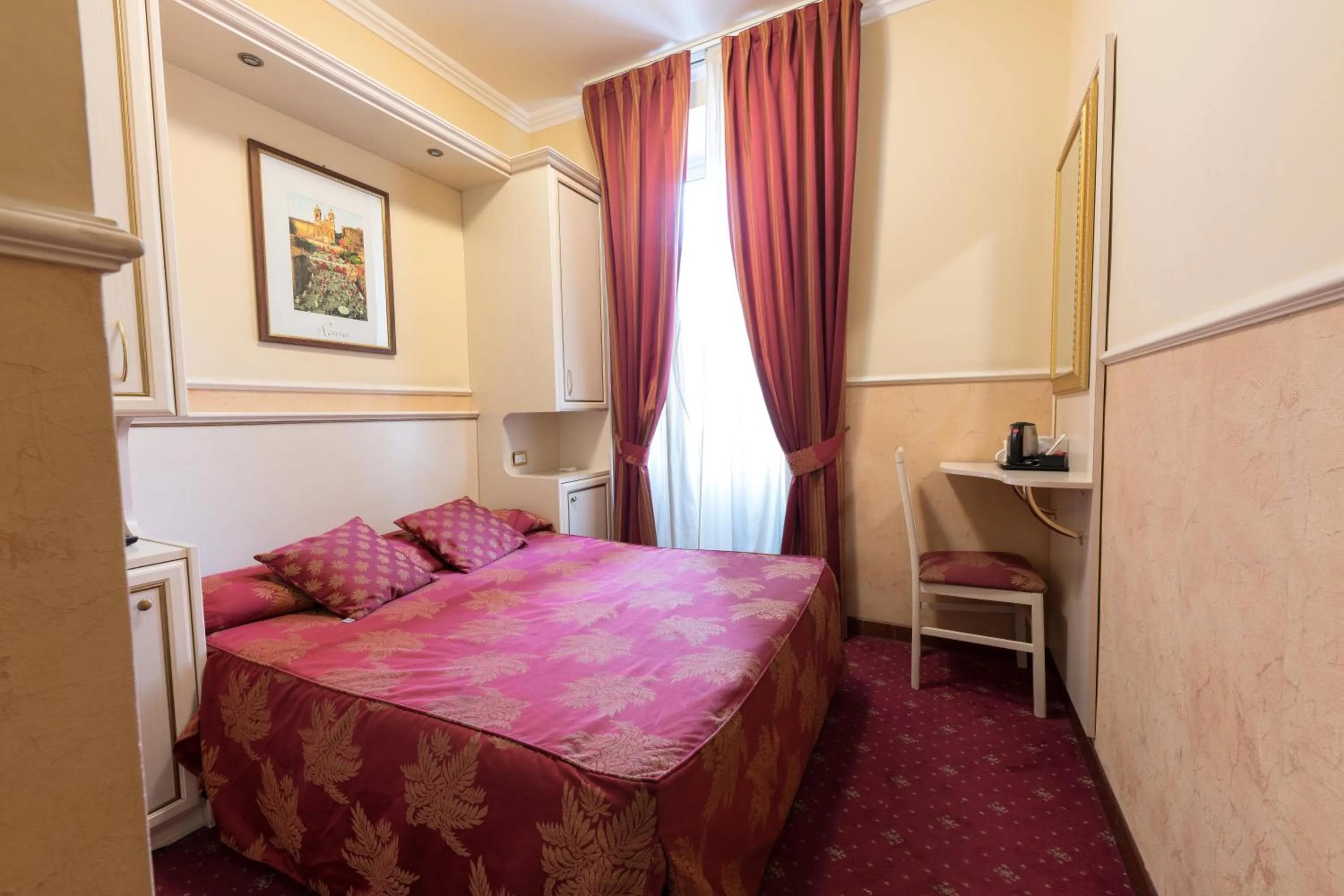 Photo of the whole room, Bed in Hotel Anfiteatro Flavio