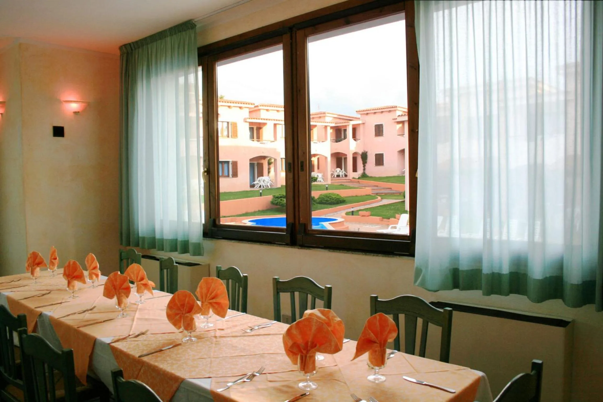 Restaurant/places to eat in Marina Manna Hotel and Club Village