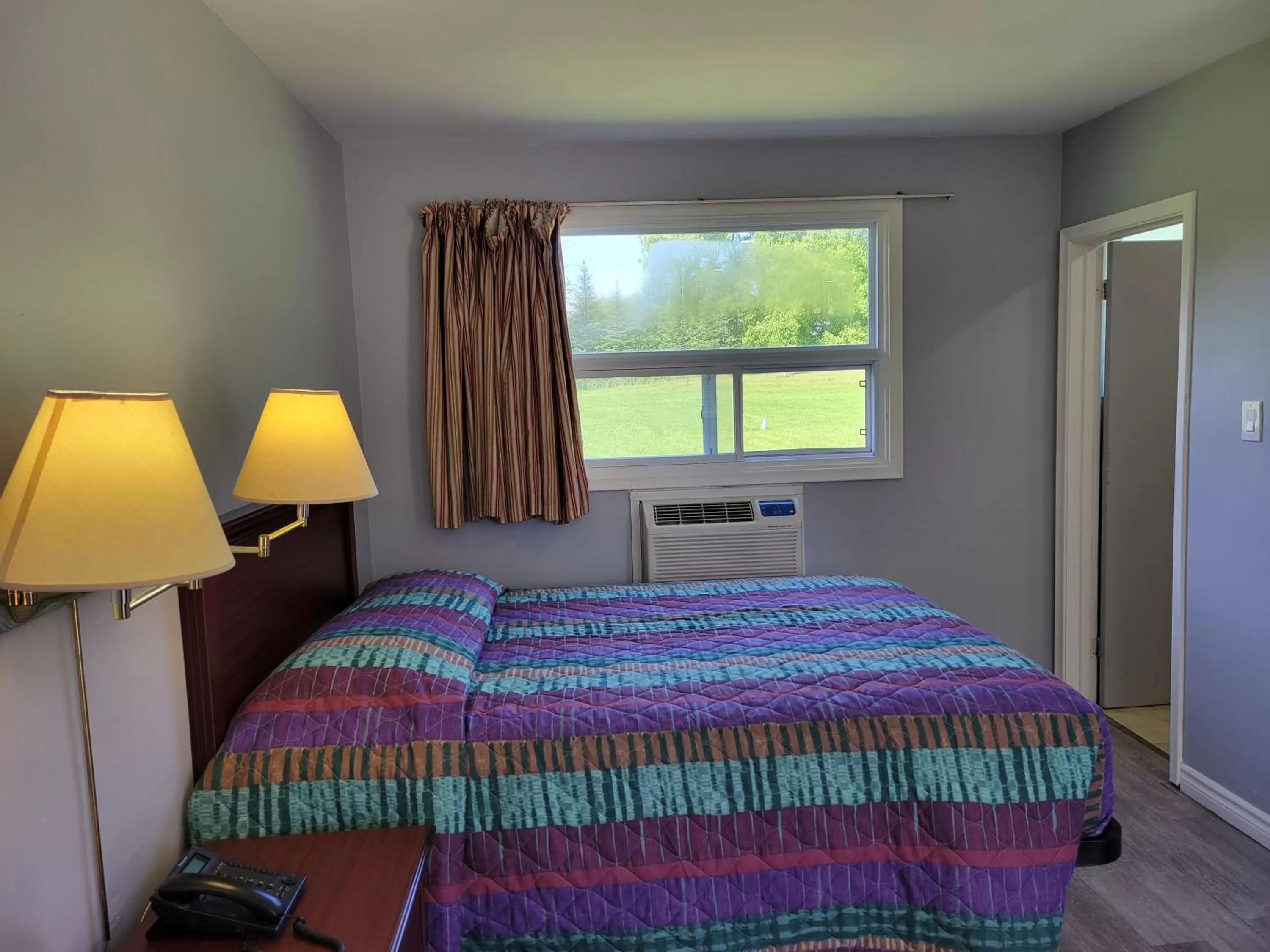 Bed in Knights Inn Cobourg