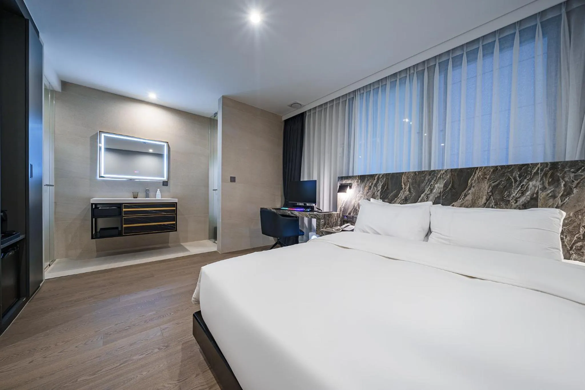 Photo of the whole room, Bed in Amare Hotel Jongno