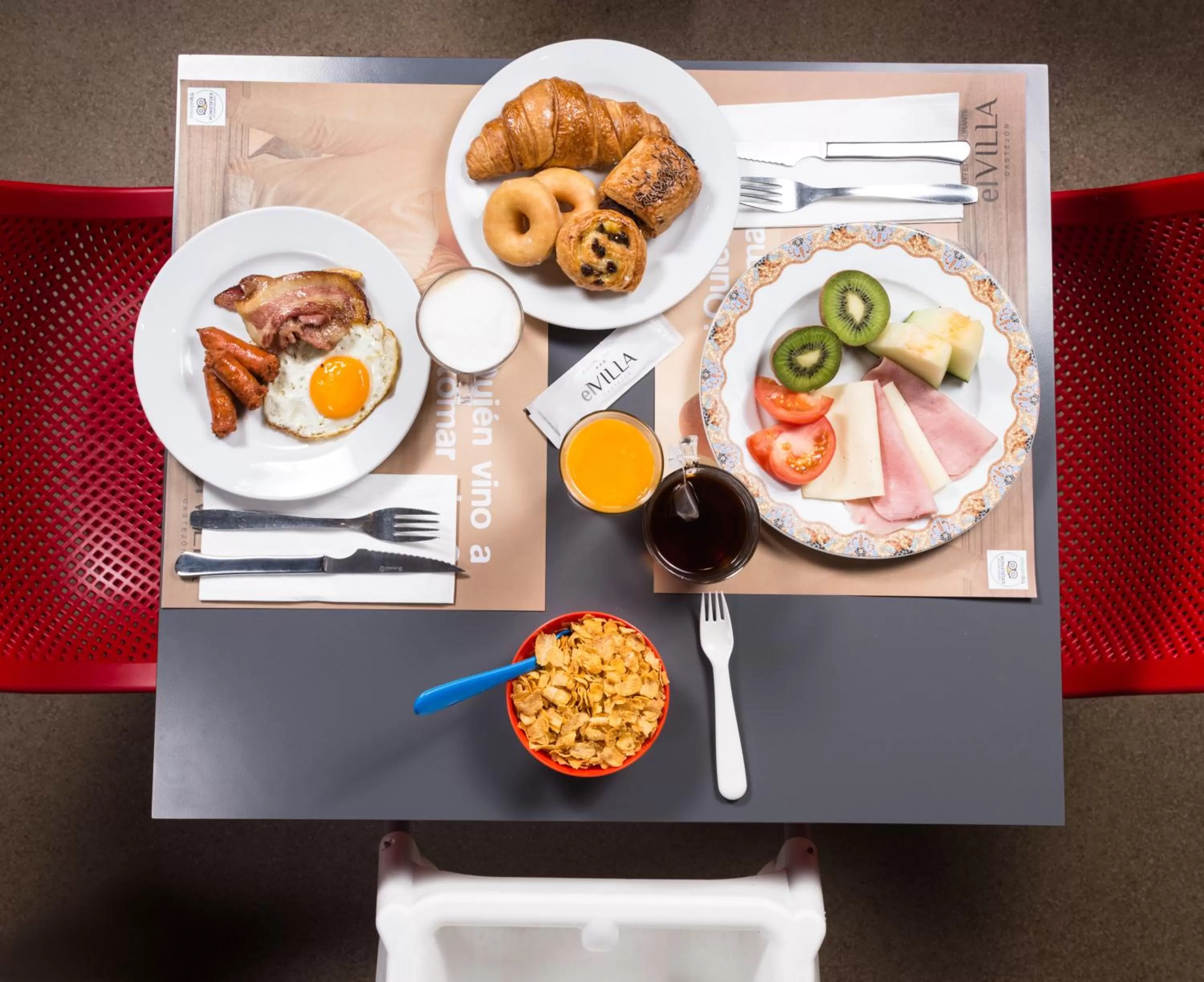 Food and drinks in Hotel Luze El Villa