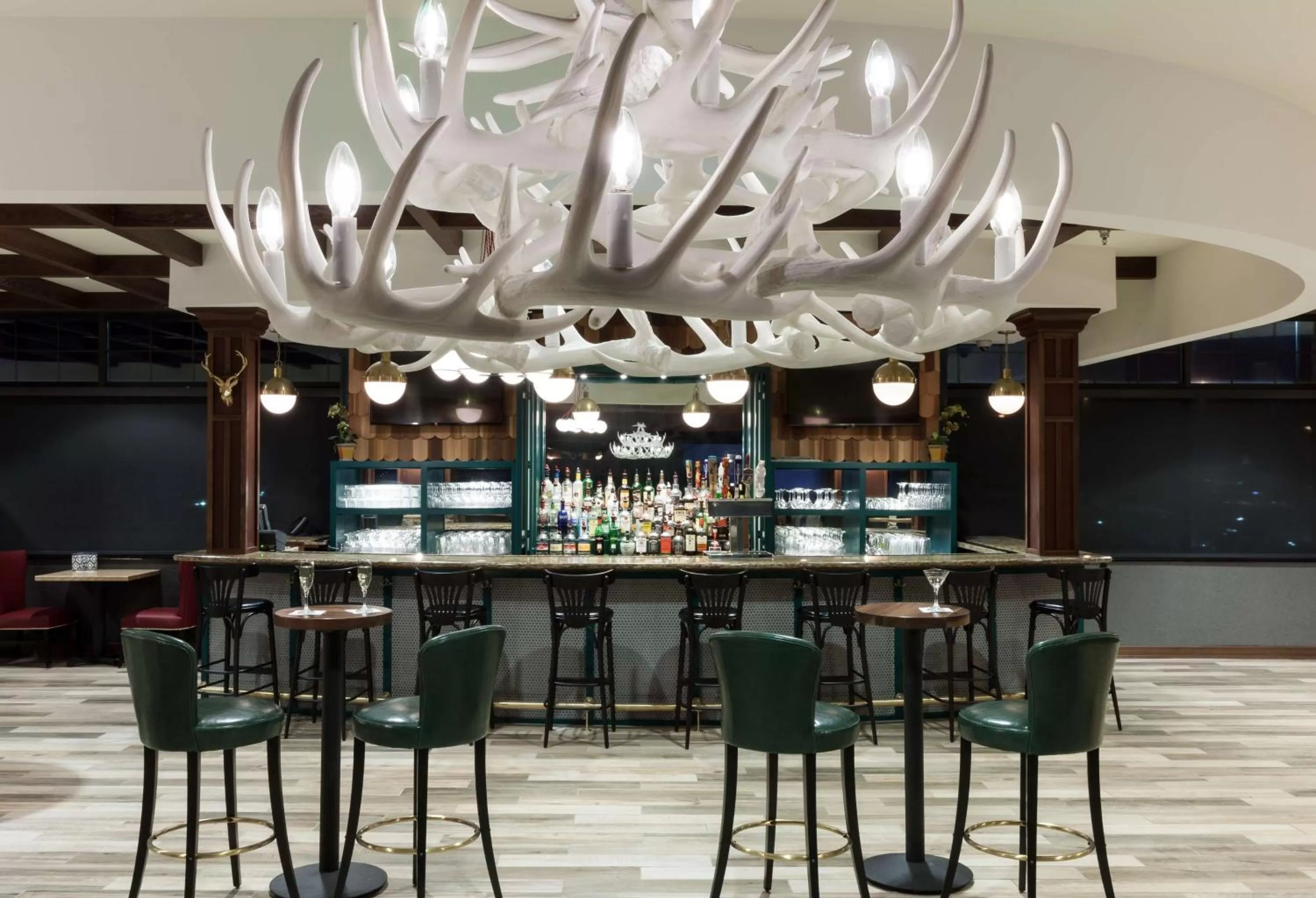 Restaurant/places to eat in Embassy Suites Anchorage