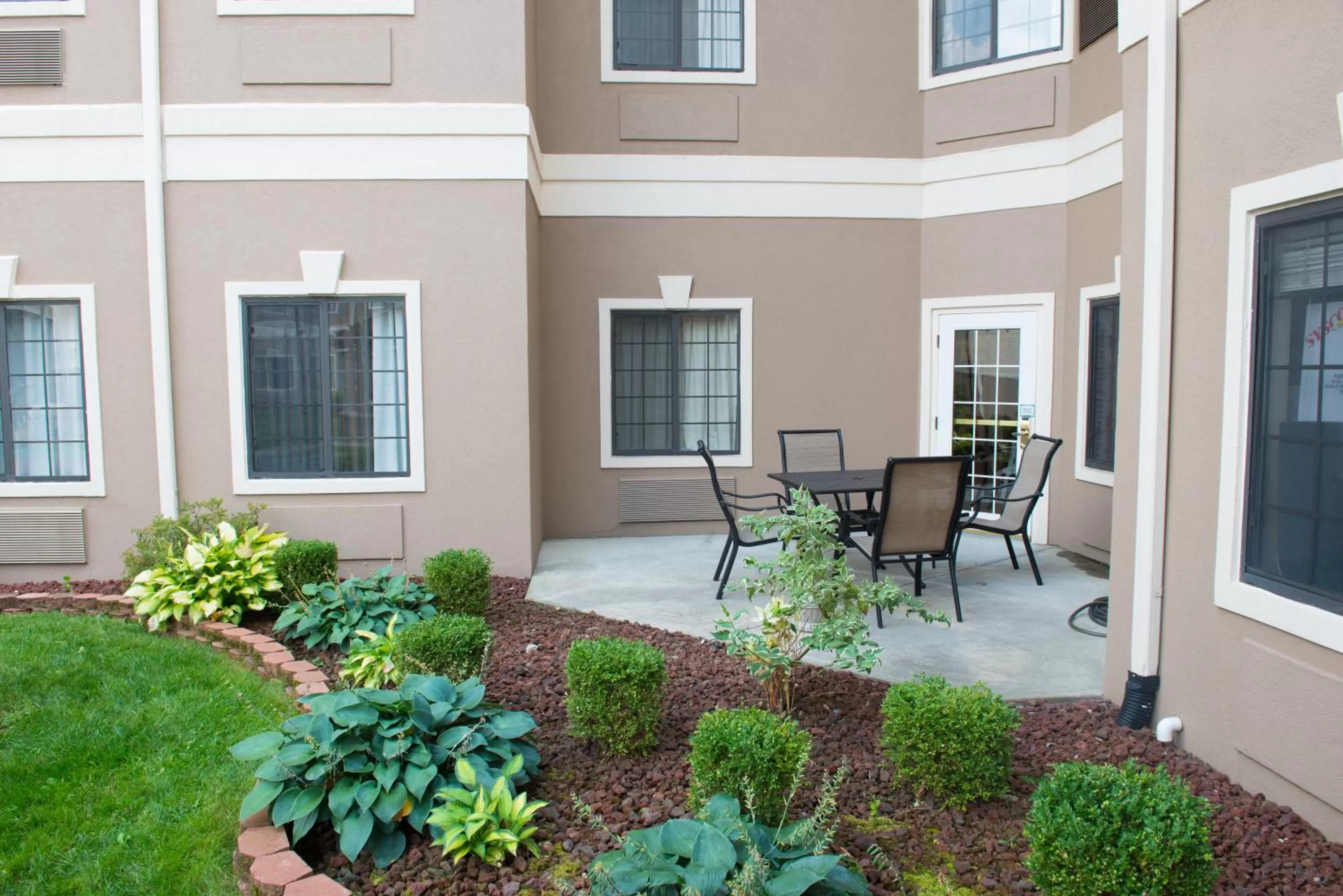 Garden in Staybridge Suites Columbus-Airport by IHG