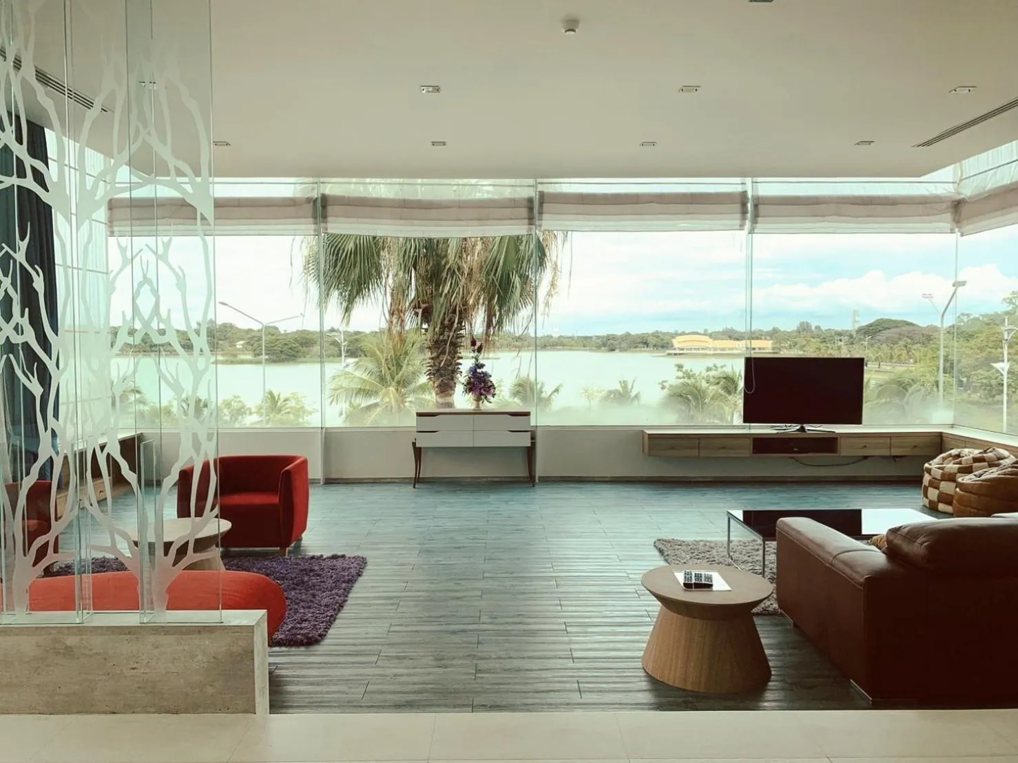 Family Room with Lake View in The Beverly Hills Hotel