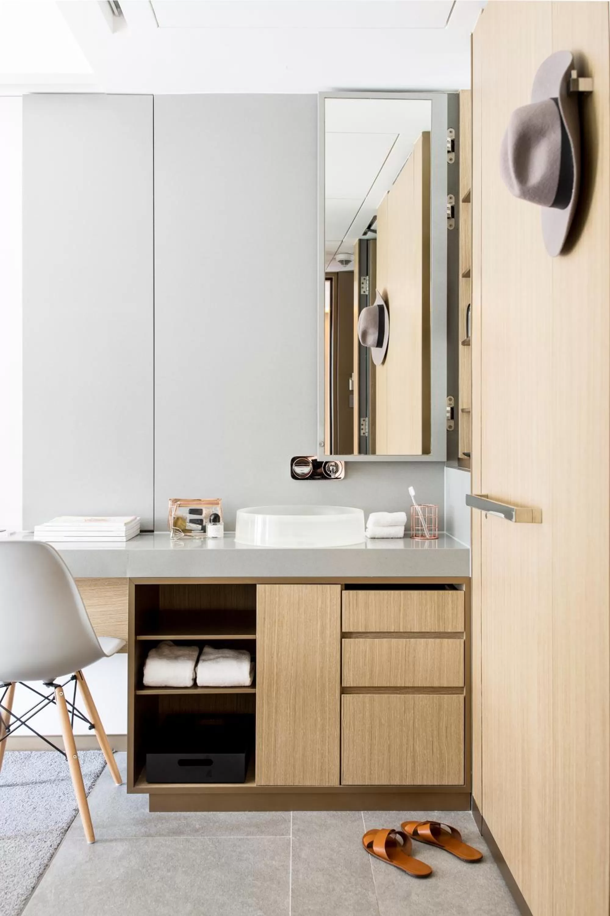 Area and facilities in Hotel Stage