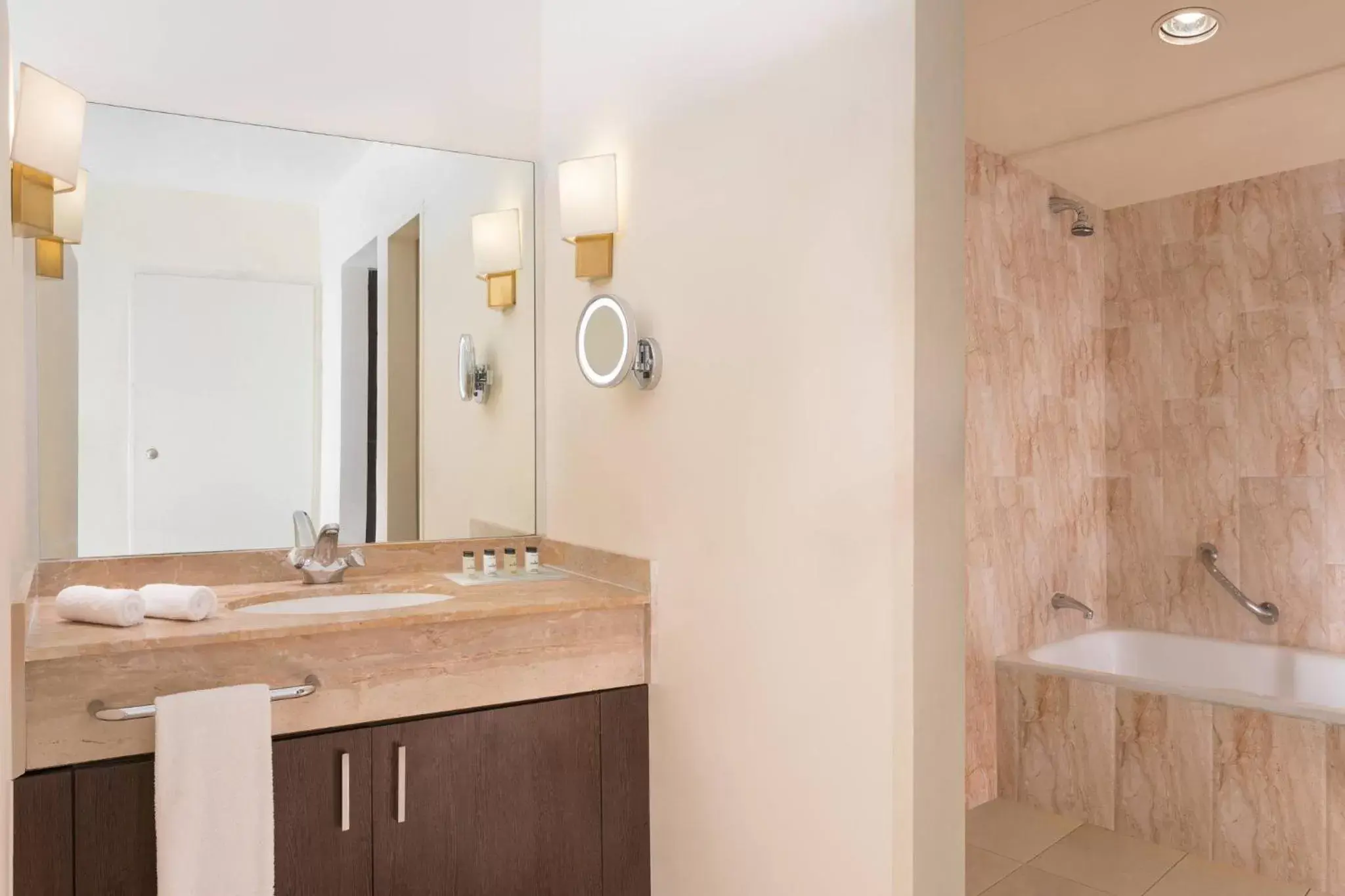 Club Suite, Tower Lounge access level, 1 King, City view in Abuja Continental Hotel Club Suite, Tower Lounge access level, 1 King, City view in Abuja Continental Hotel