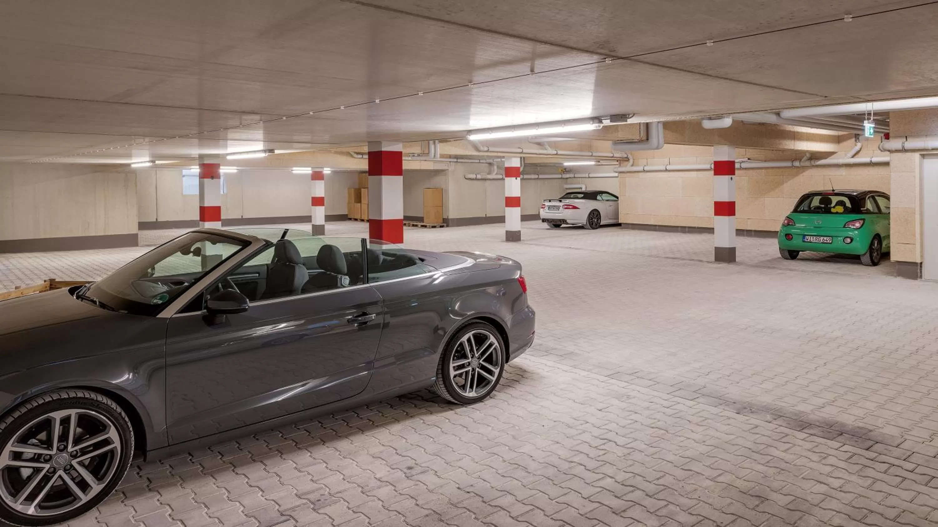 Parking in Amper Art Hotel