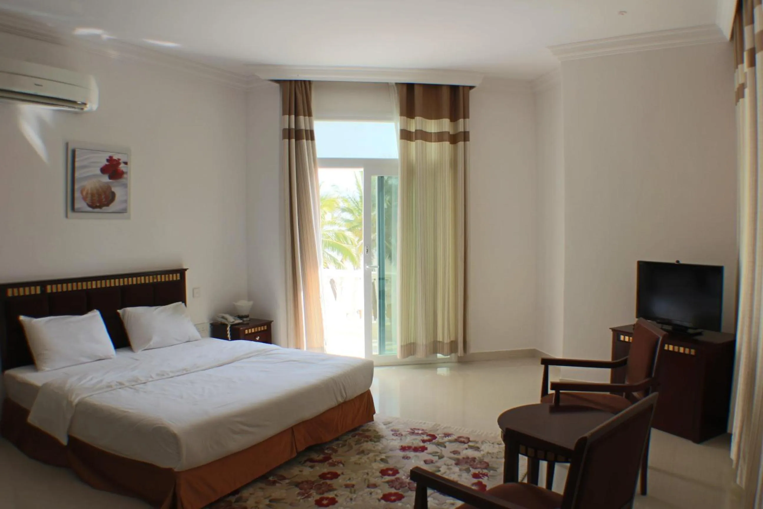Sea view, Bed in Beach Resort Salalah