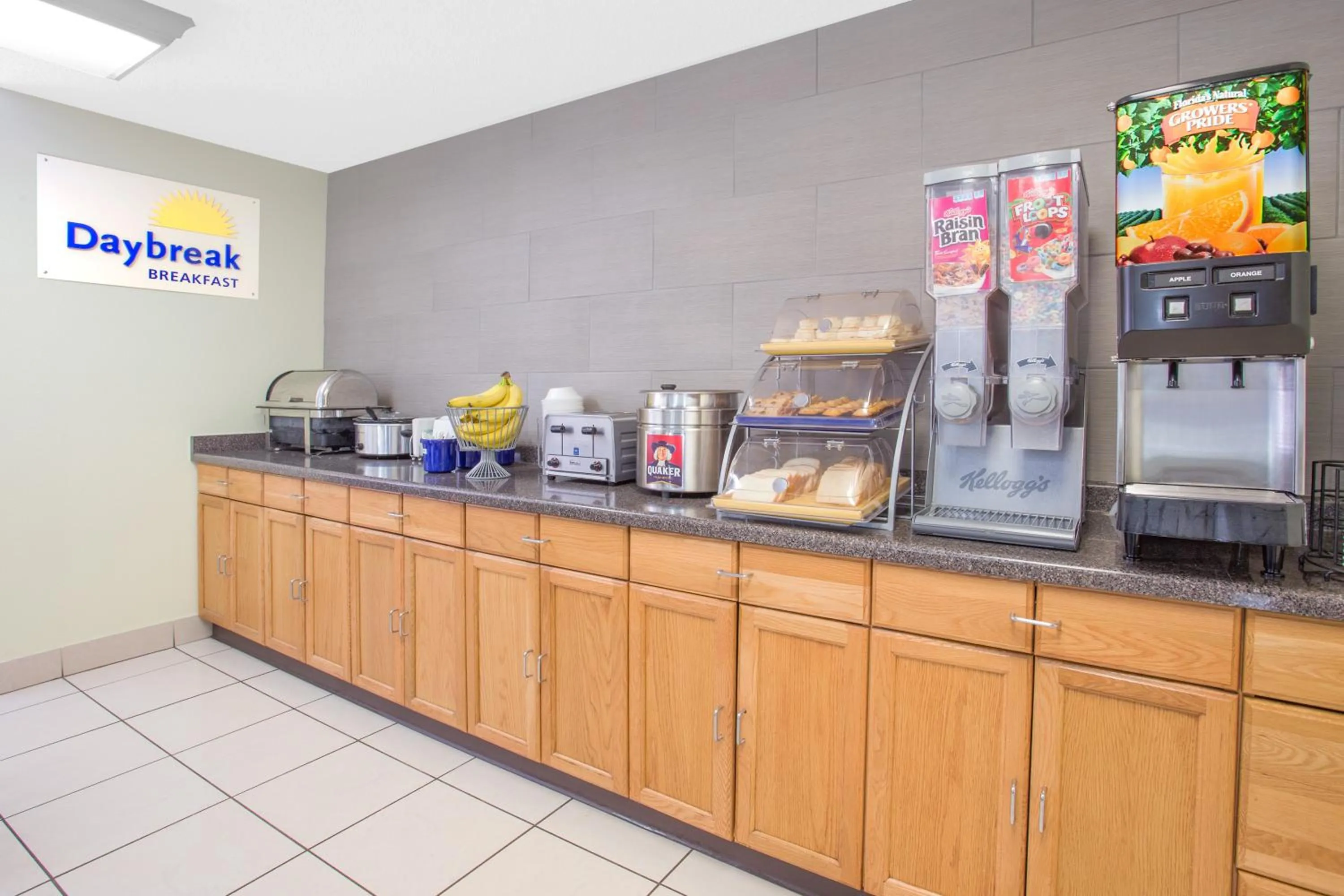 Food and drinks in Days Inn by Wyndham Portage Cascade Mountain area