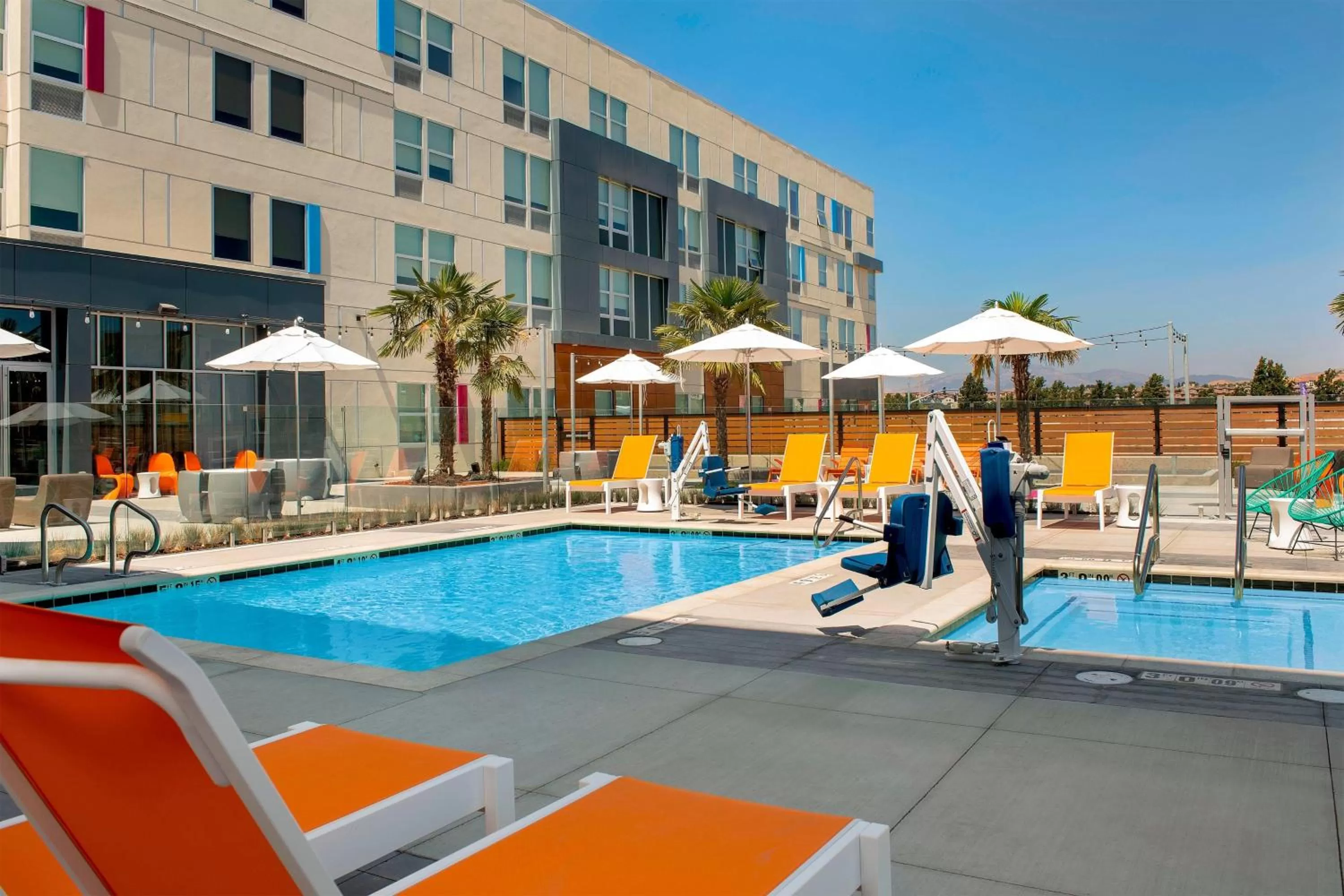 Swimming pool in Aloft Dublin-Pleasanton