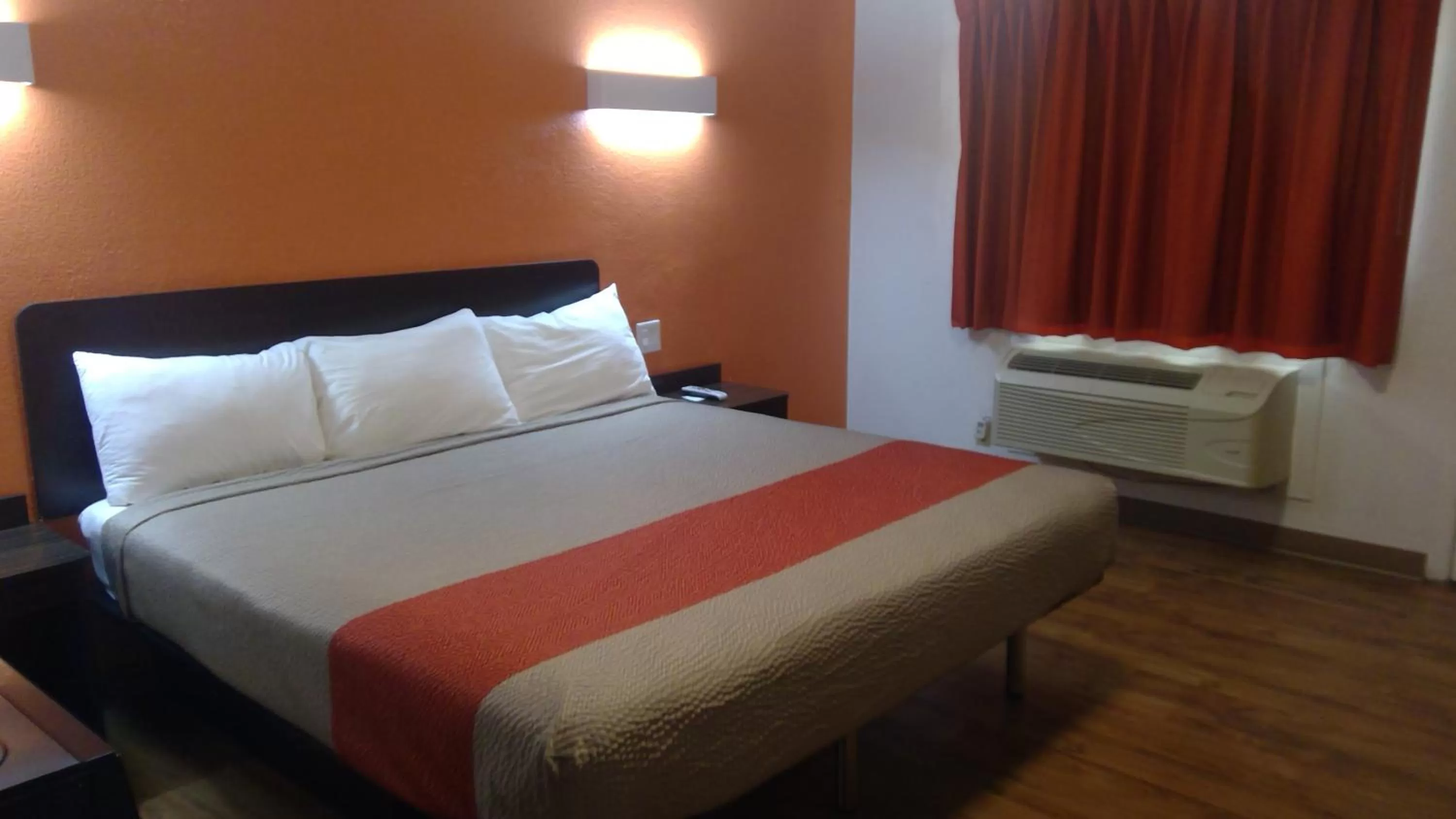 Bed in Motel 6-Clovis, NM