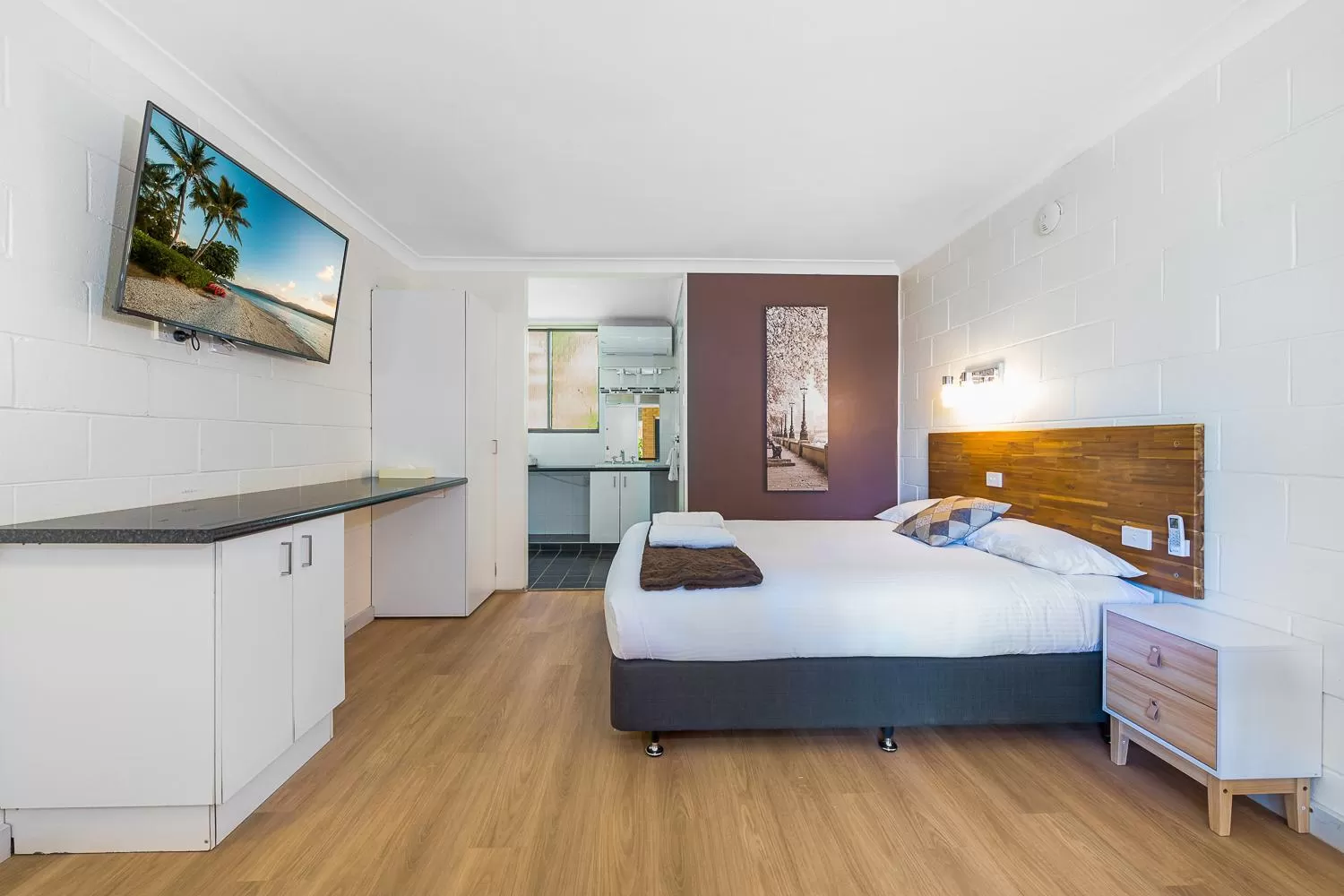 Bed in Plainsman Motel