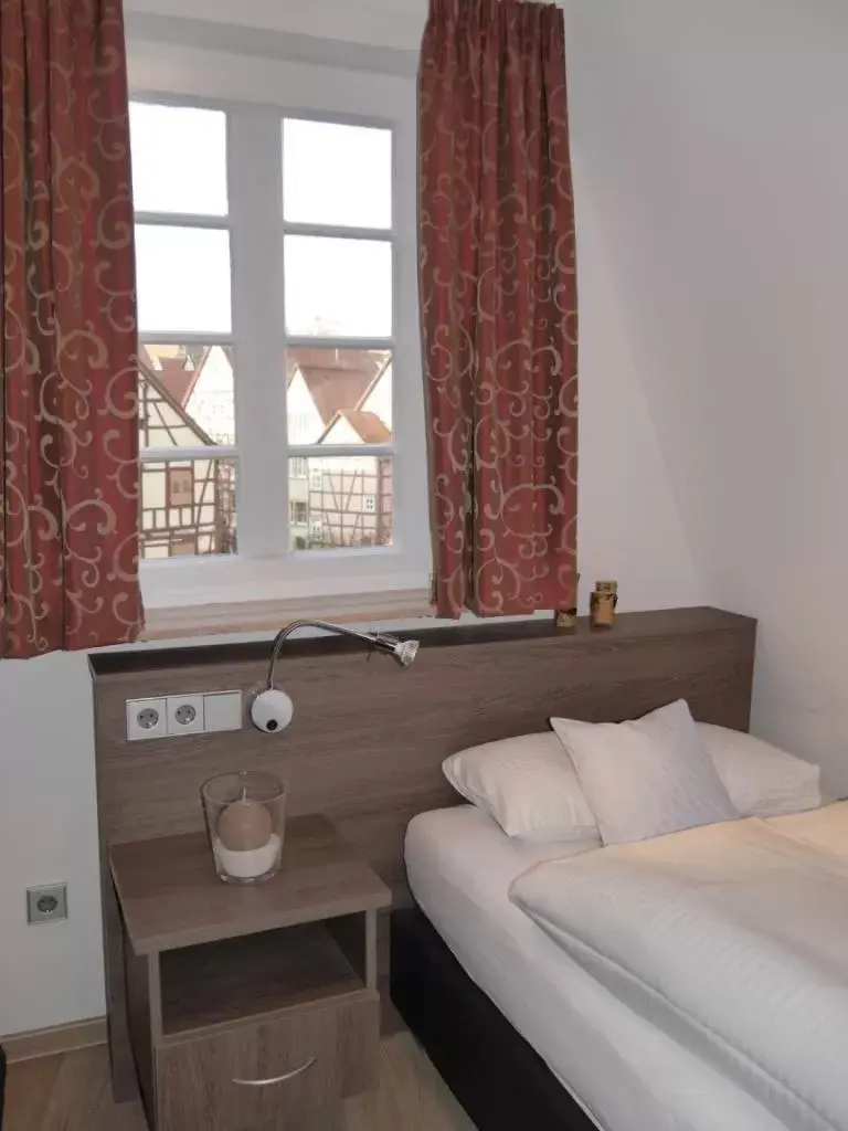 Single Room with Bathroom - single occupancy in Gästehaus zur Sonne Single Room with Bathroom - single occupancy in Gästehaus zur Sonne