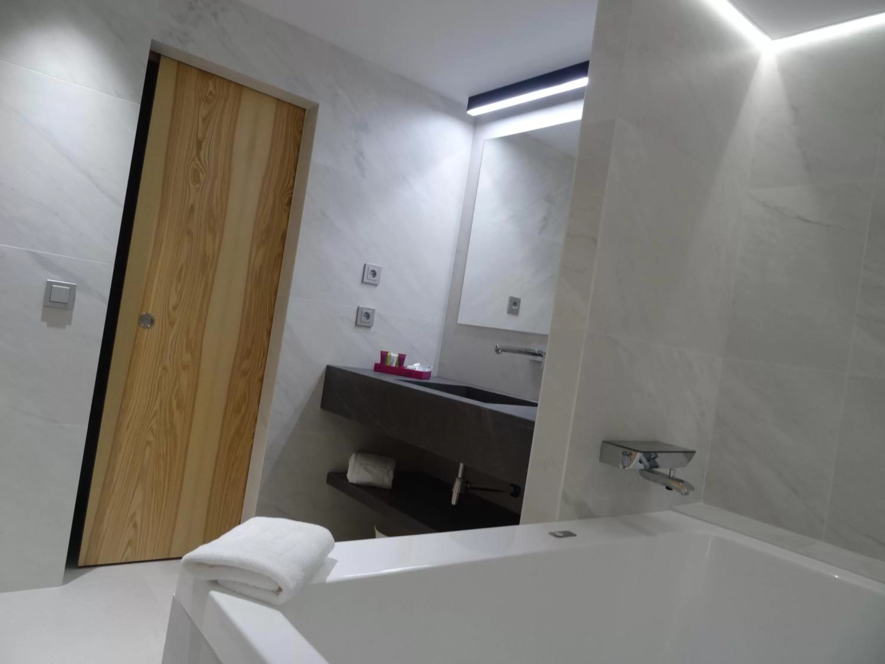 Bathroom, Bed in Zenit Sevilla