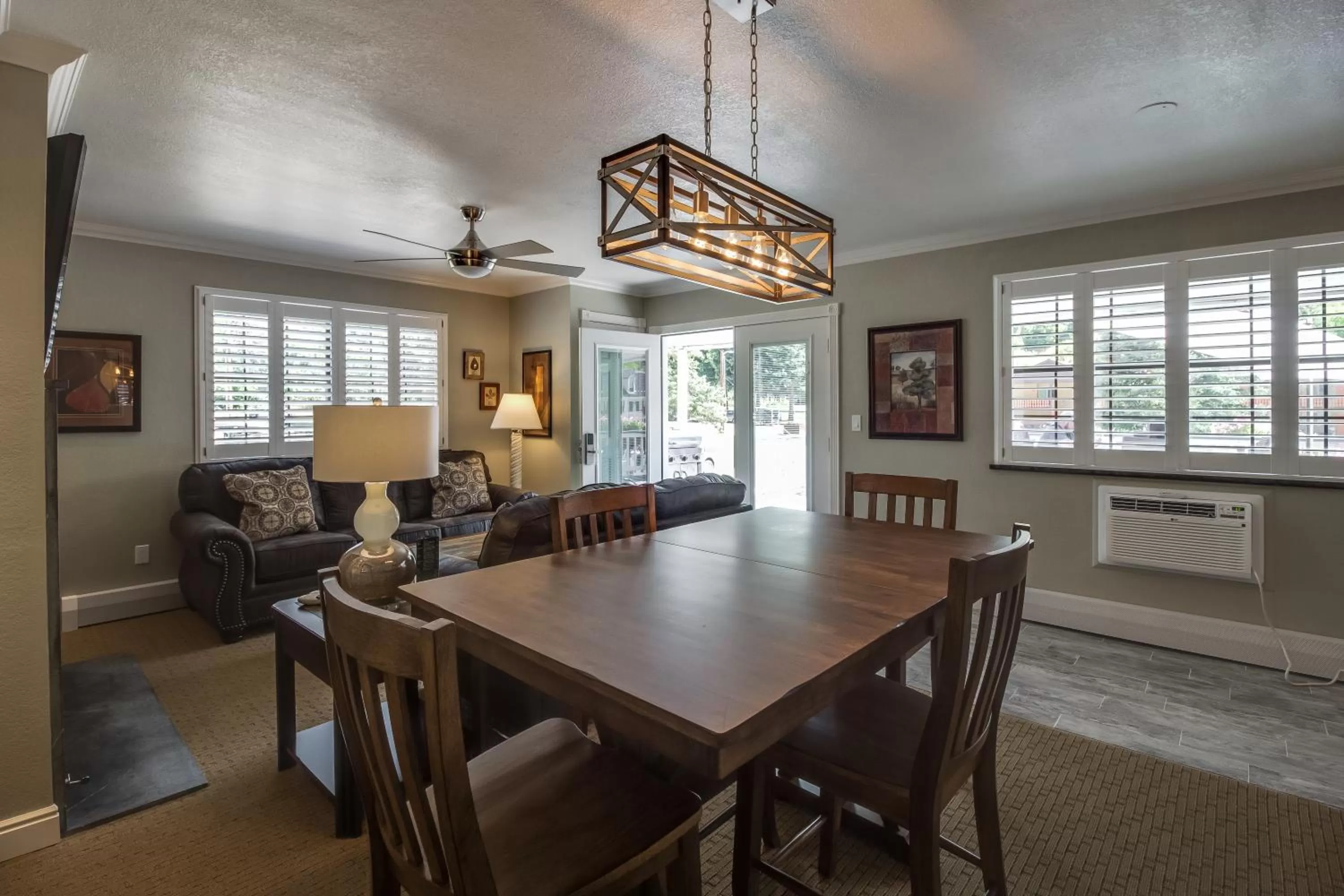 Twin Peaks Lodge & Hot Springs