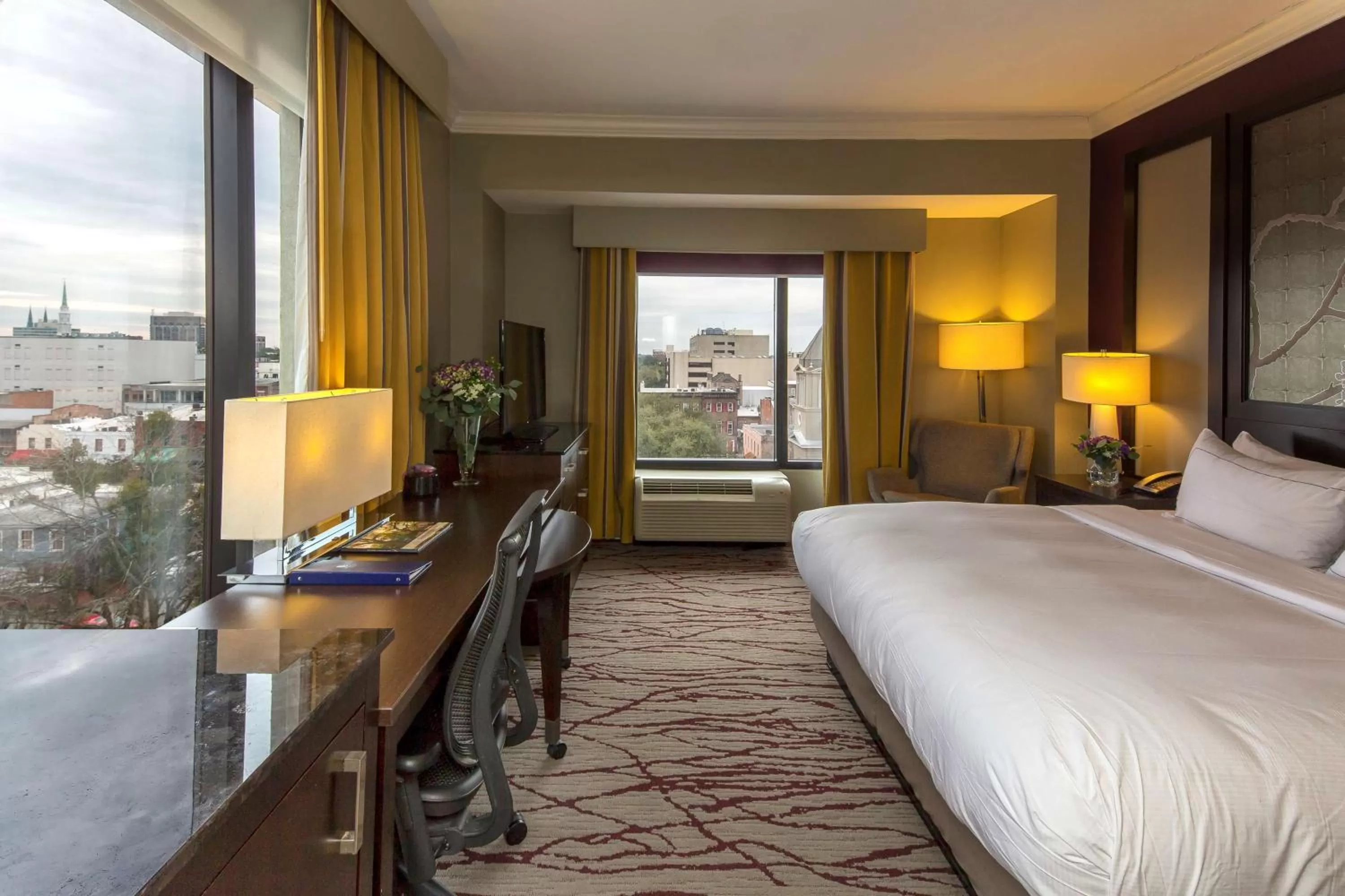 Bed in DoubleTree by Hilton Historic Savannah