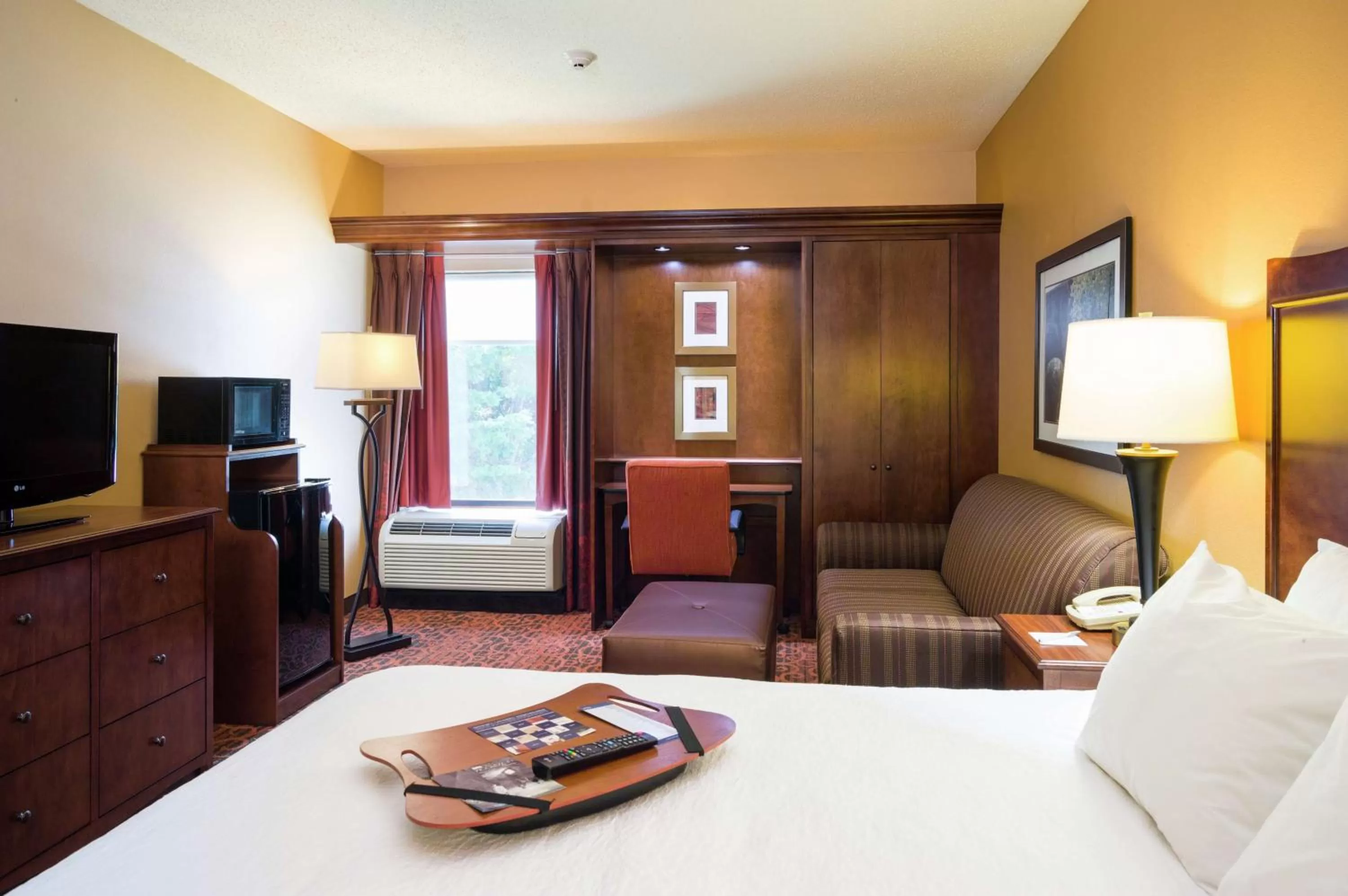 Bedroom, Bed in Hampton Inn Selinsgrove/Shamokin Dam