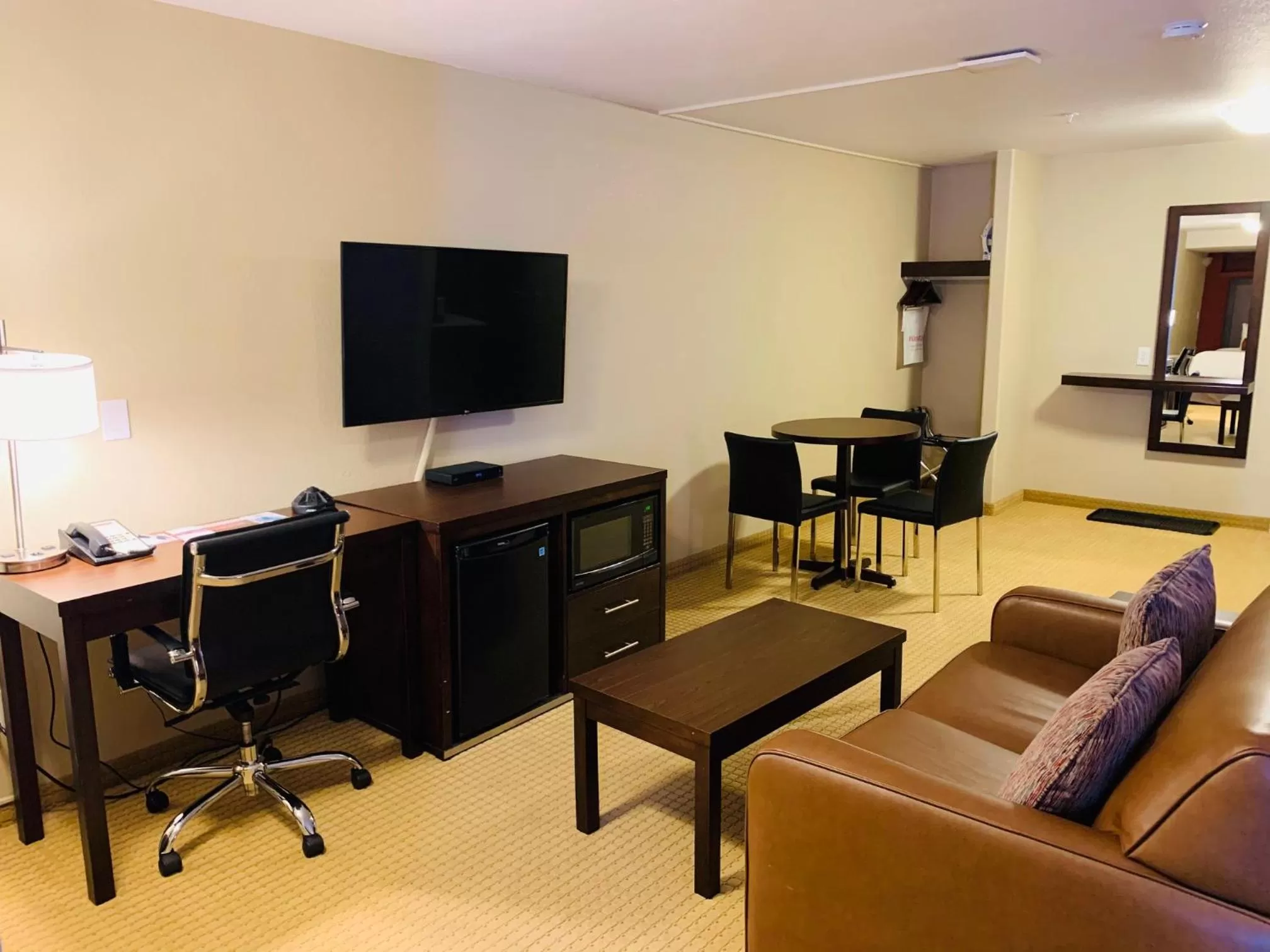 Seating area in The Kanata Inns Invermere