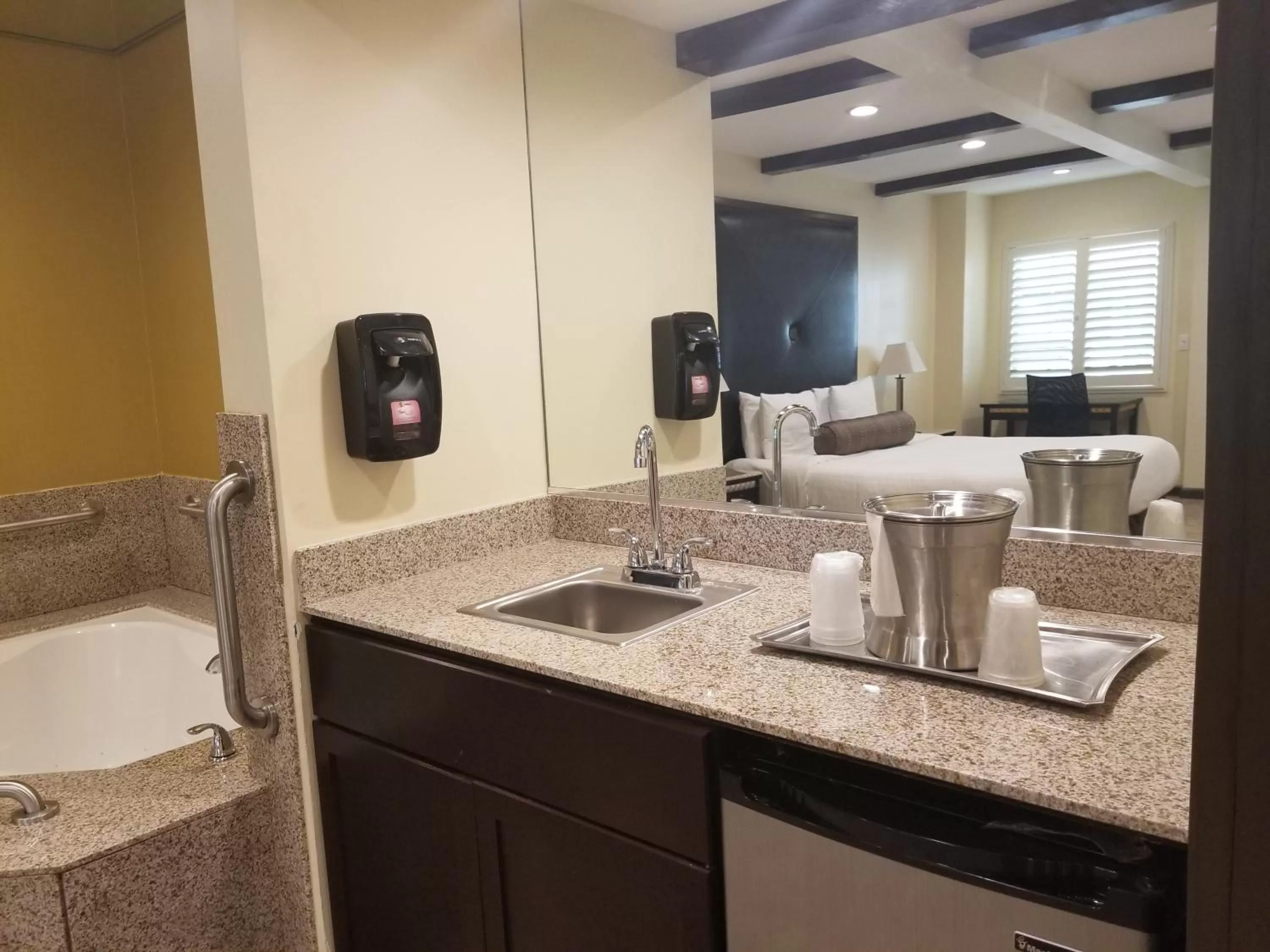 Hot Tub in Tuscan Garden Inn