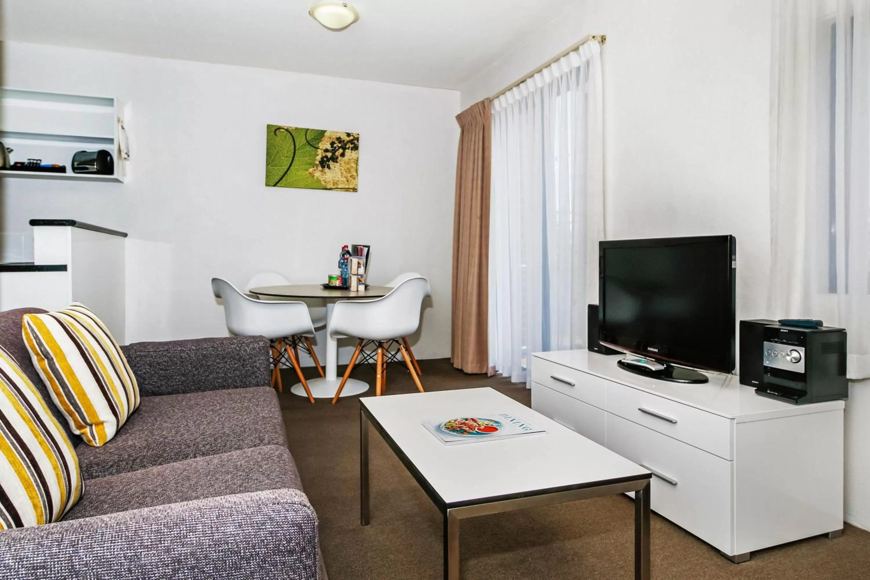 Seating area in BreakFree Adelaide