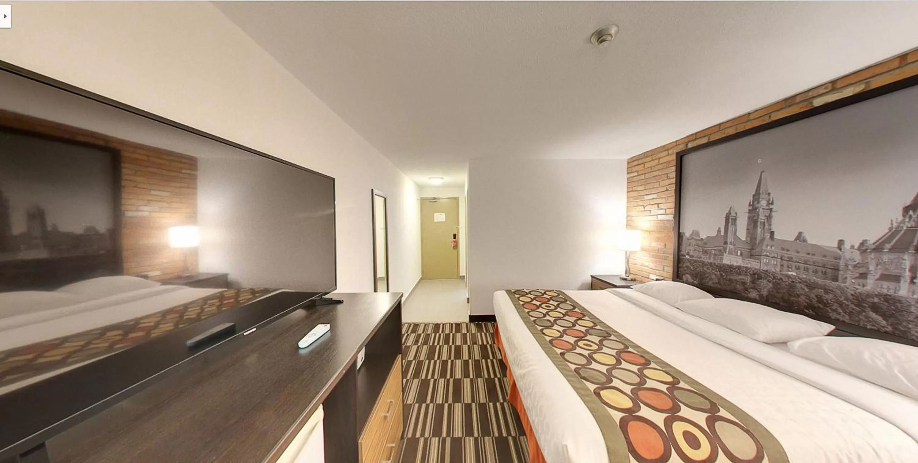 Photo of the whole room, Bed in Super 8 by Wyndham Sudbury ON