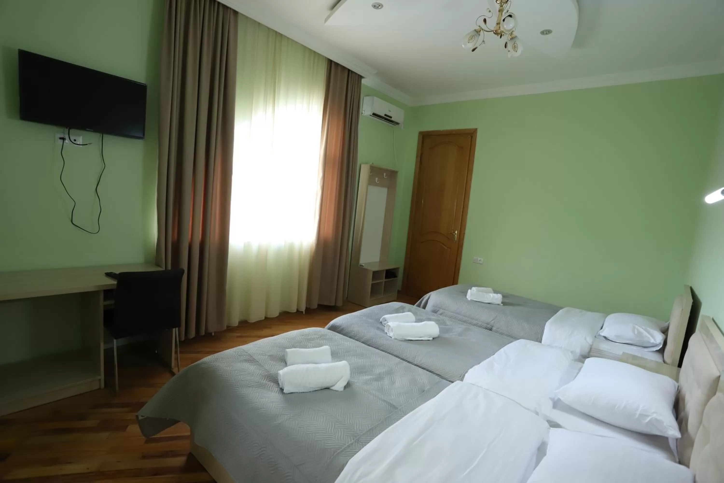 Photo of the whole room, Bed in Hotel Hollywood