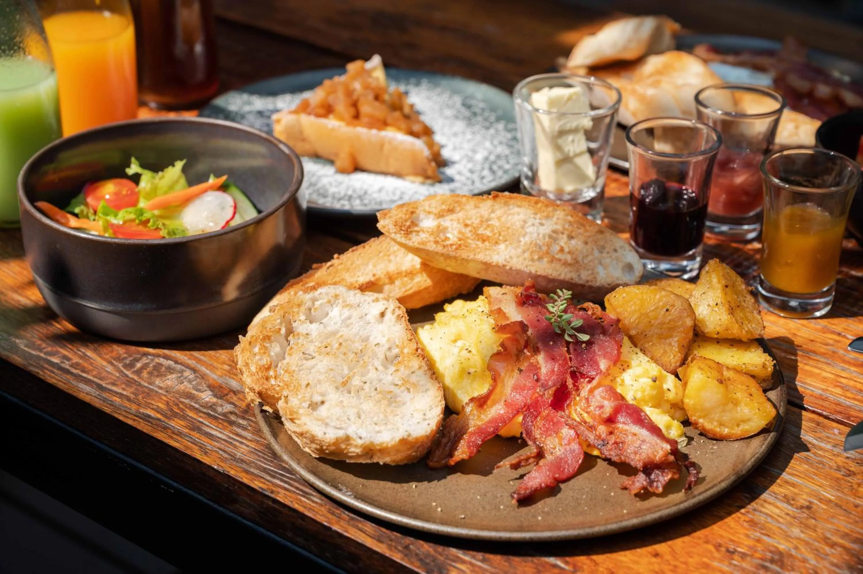 Breakfast in POR Thapae Gate