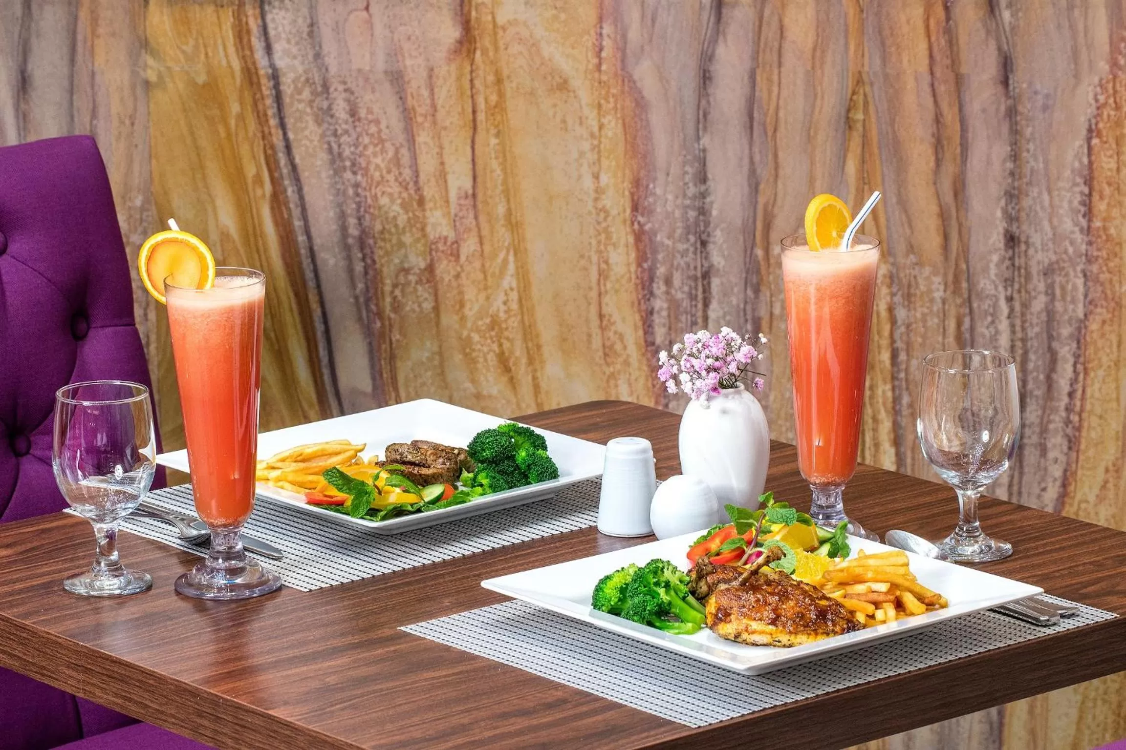 Restaurant/places to eat in Gulf Court Hotel