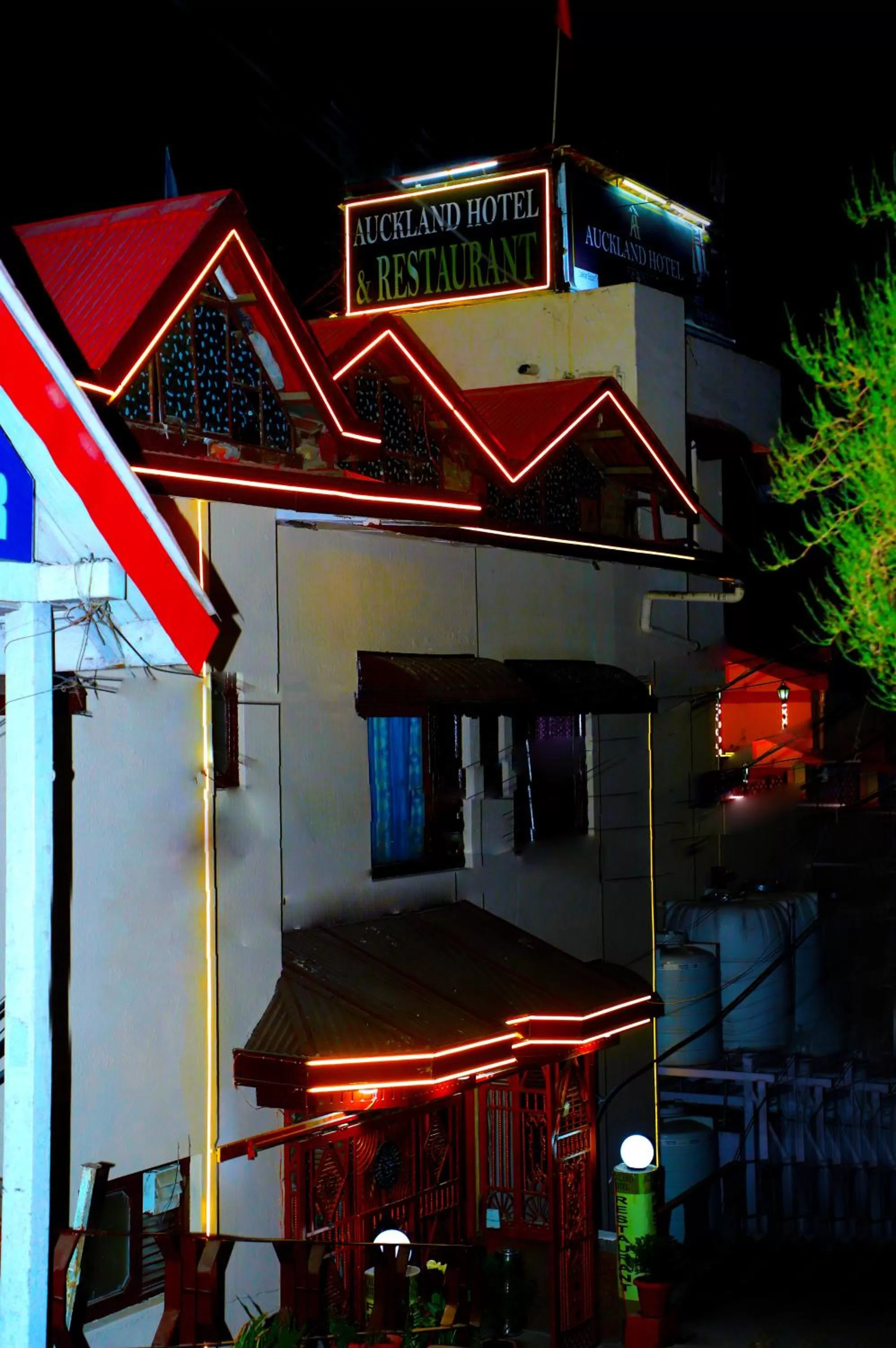 Facade/entrance in Auckland Hotel and Restaurant Near Mall Road