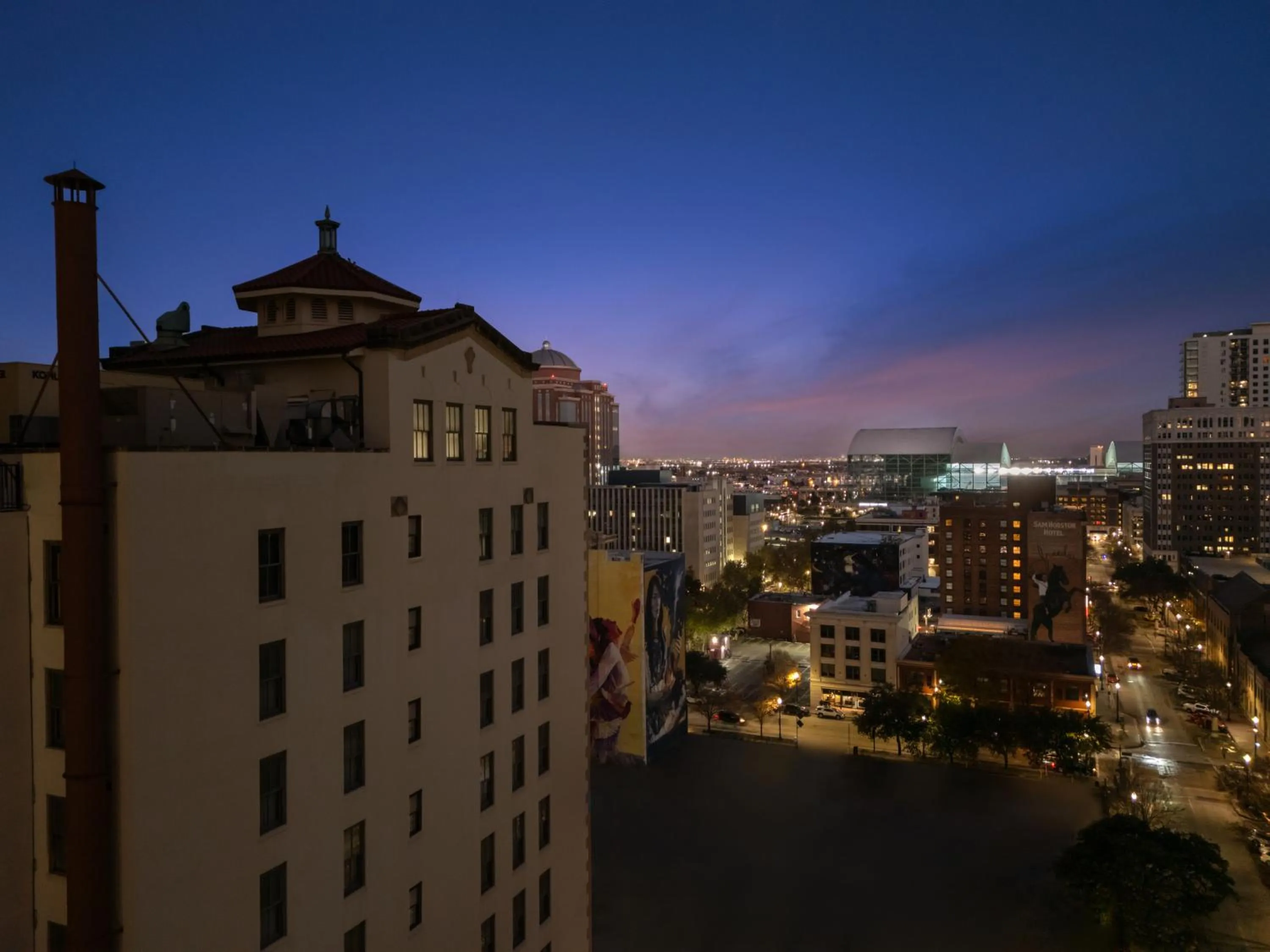 Property building in Moxy Houston Downtown