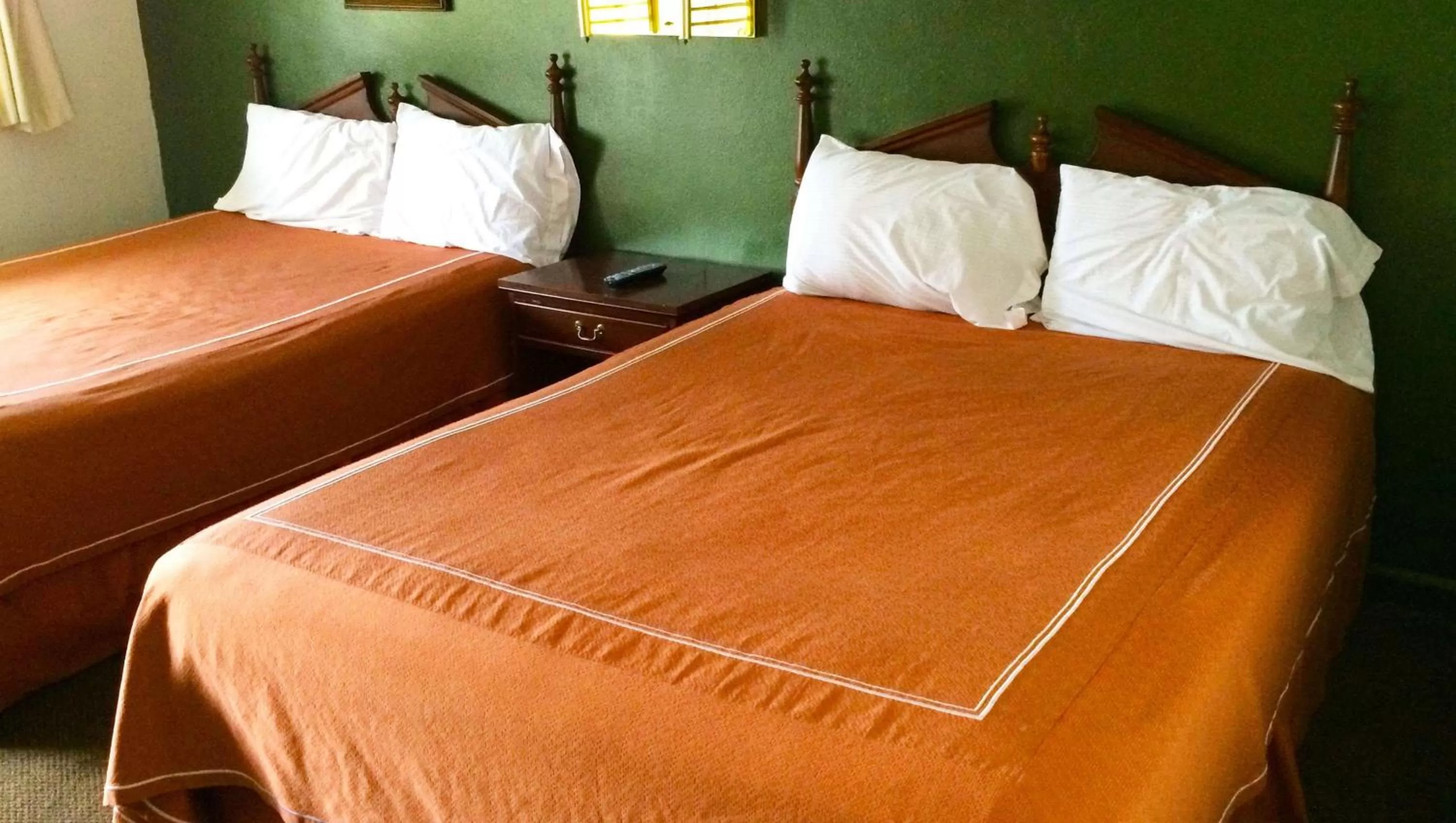 Photo of the whole room, Bed in Motel Forrest Rockville