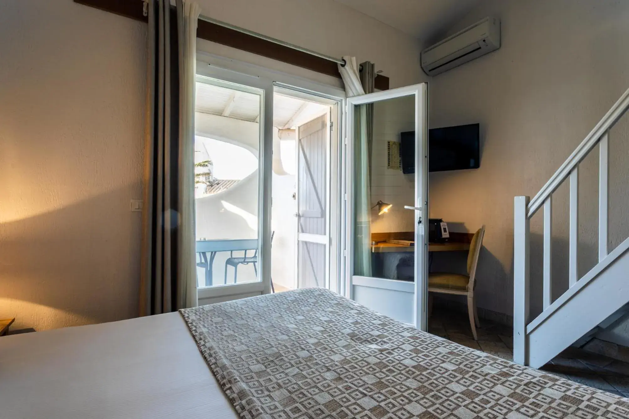 Family Room (2 Adults + 2 Children) in Le Mas de Cocagne Family Room (2 Adults + 2 Children) in Le Mas de Cocagne