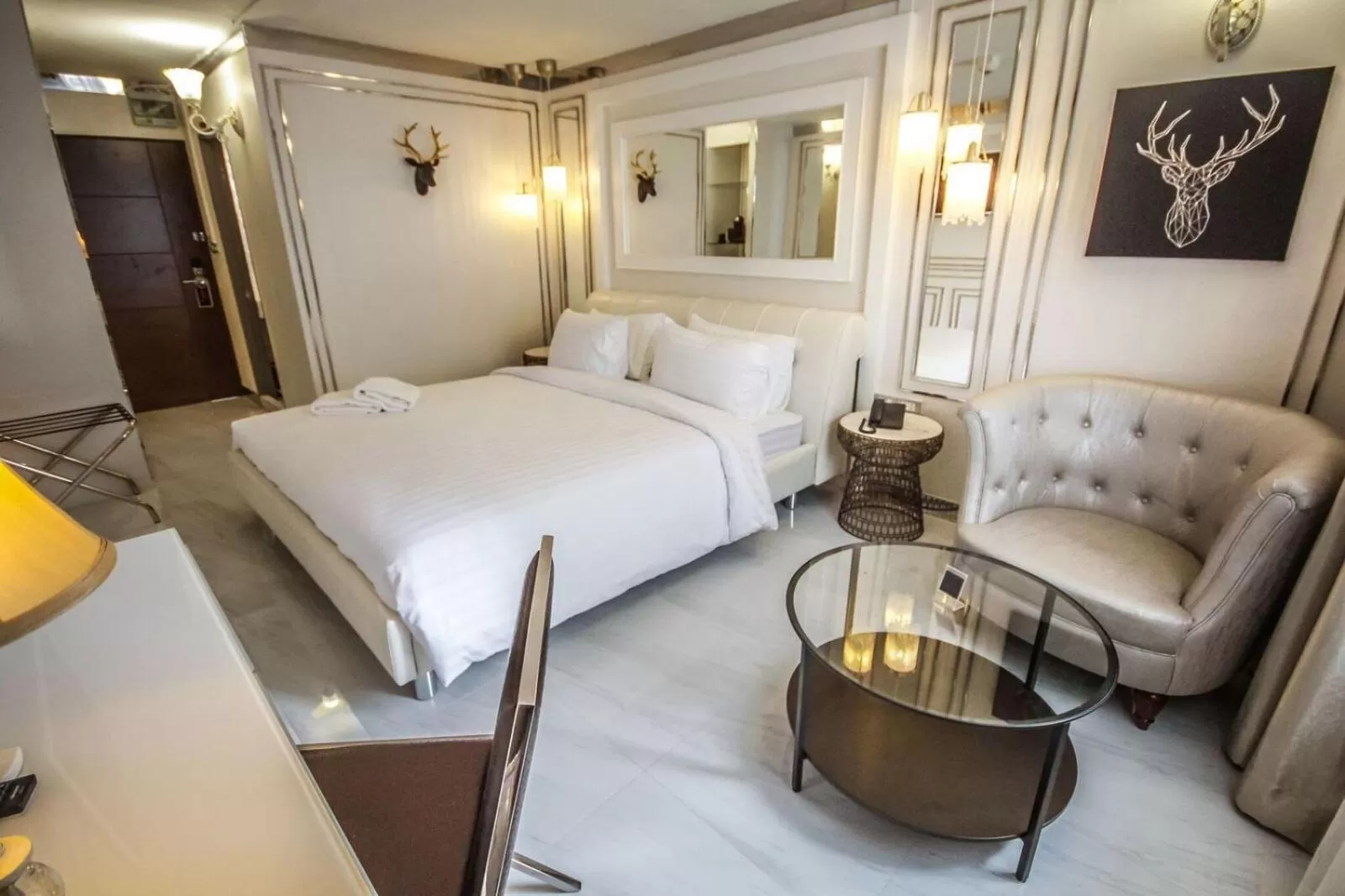 Photo of the whole room, Bed in R1 Nimman Hotel Chiangmai