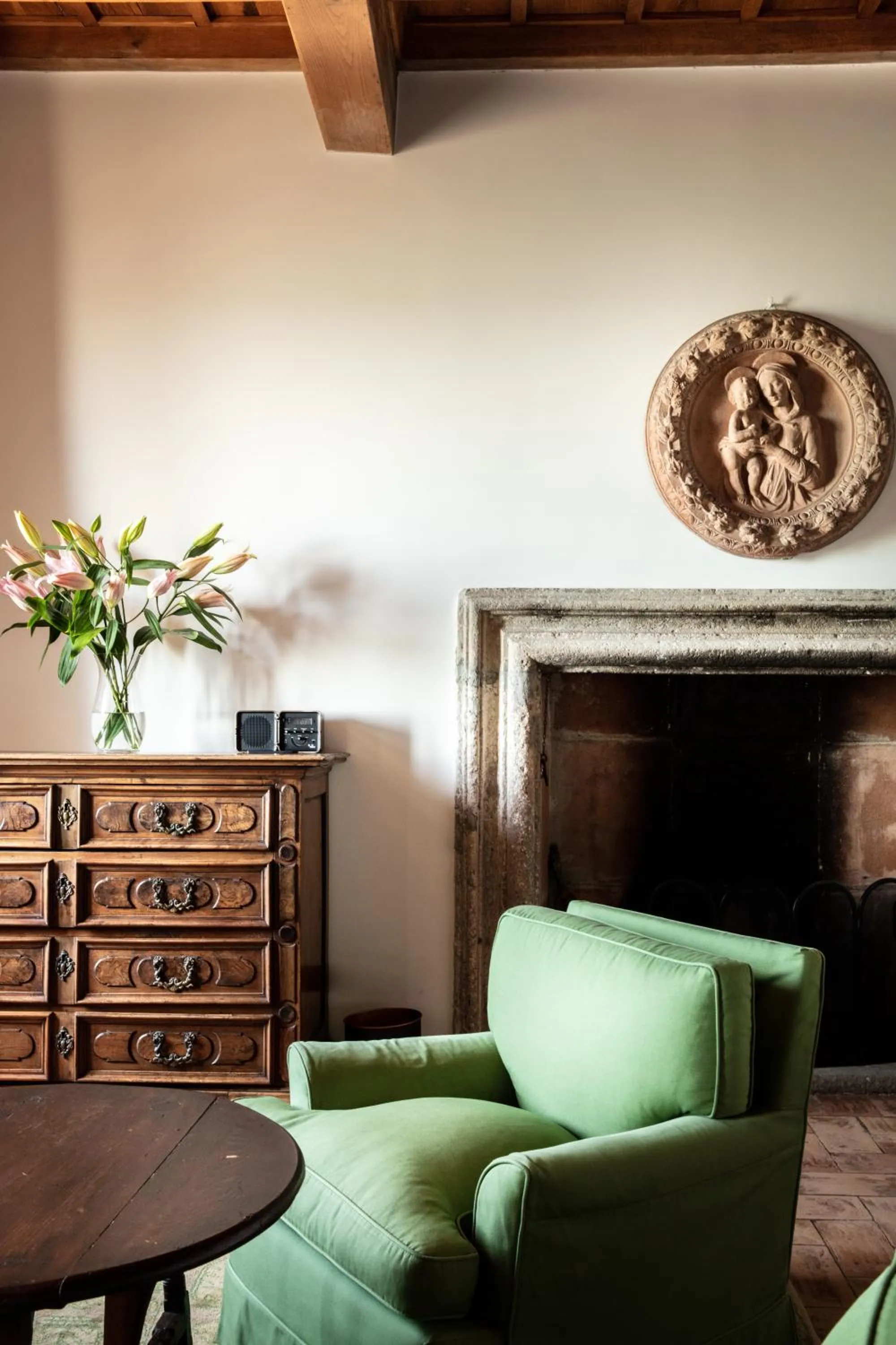 Living room in La Posta Vecchia Hotel